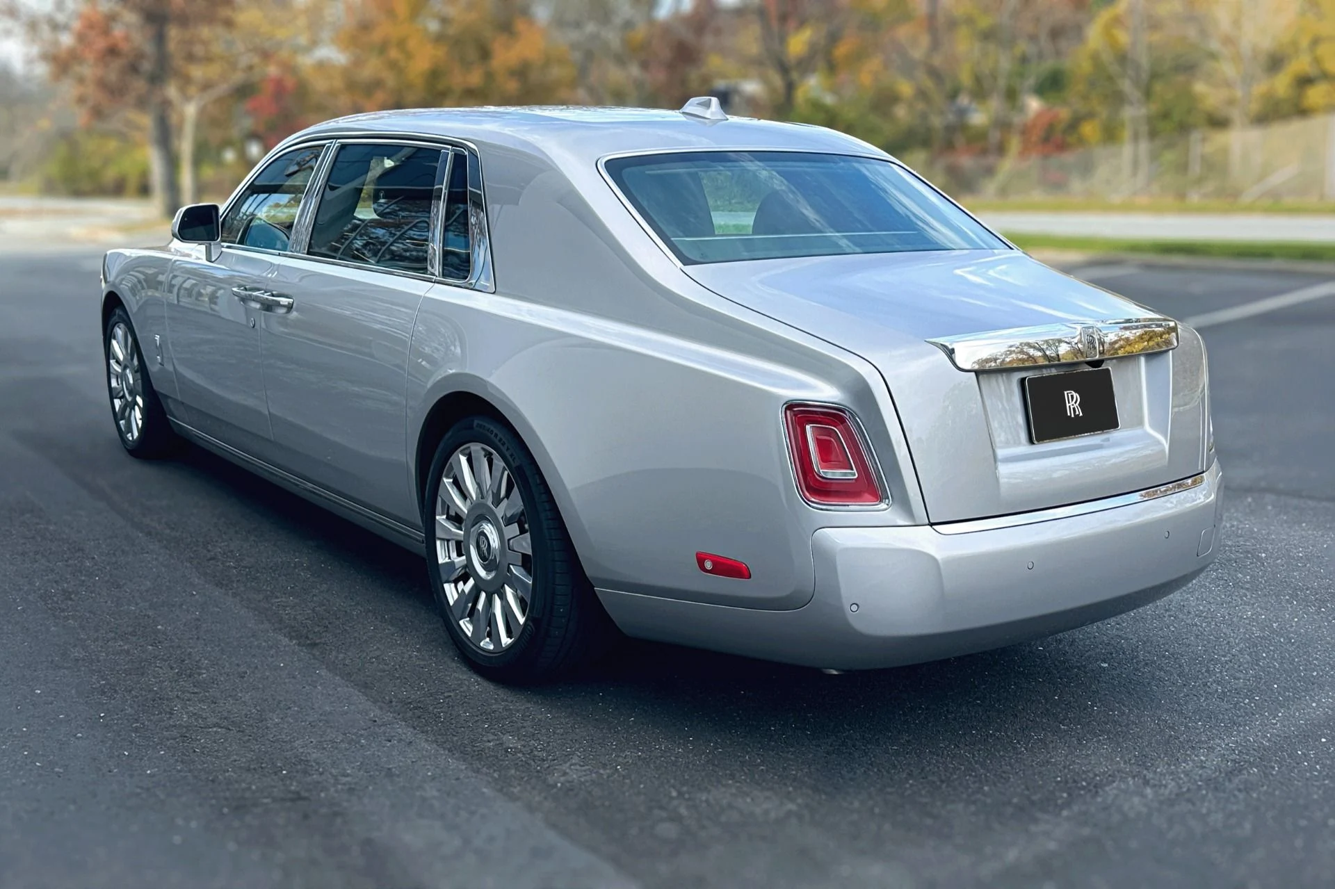 mph001_2126382025_Used_2022_Rolls_Royce_Phantom_EWB_1762892452_4d7ac7e55d