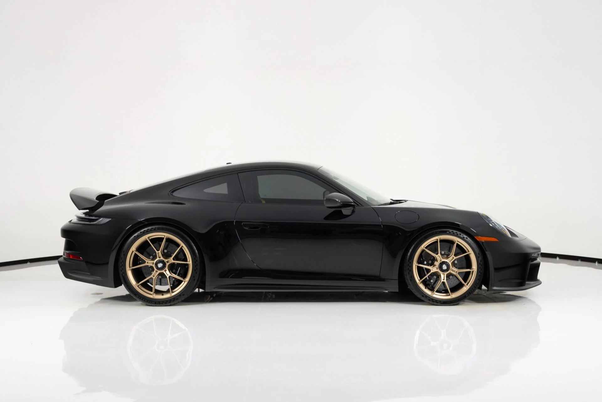 mph001_2131989769_Used_2024_Porsche_911_GT_3_Touring_1750205299_17e8c1c3f3