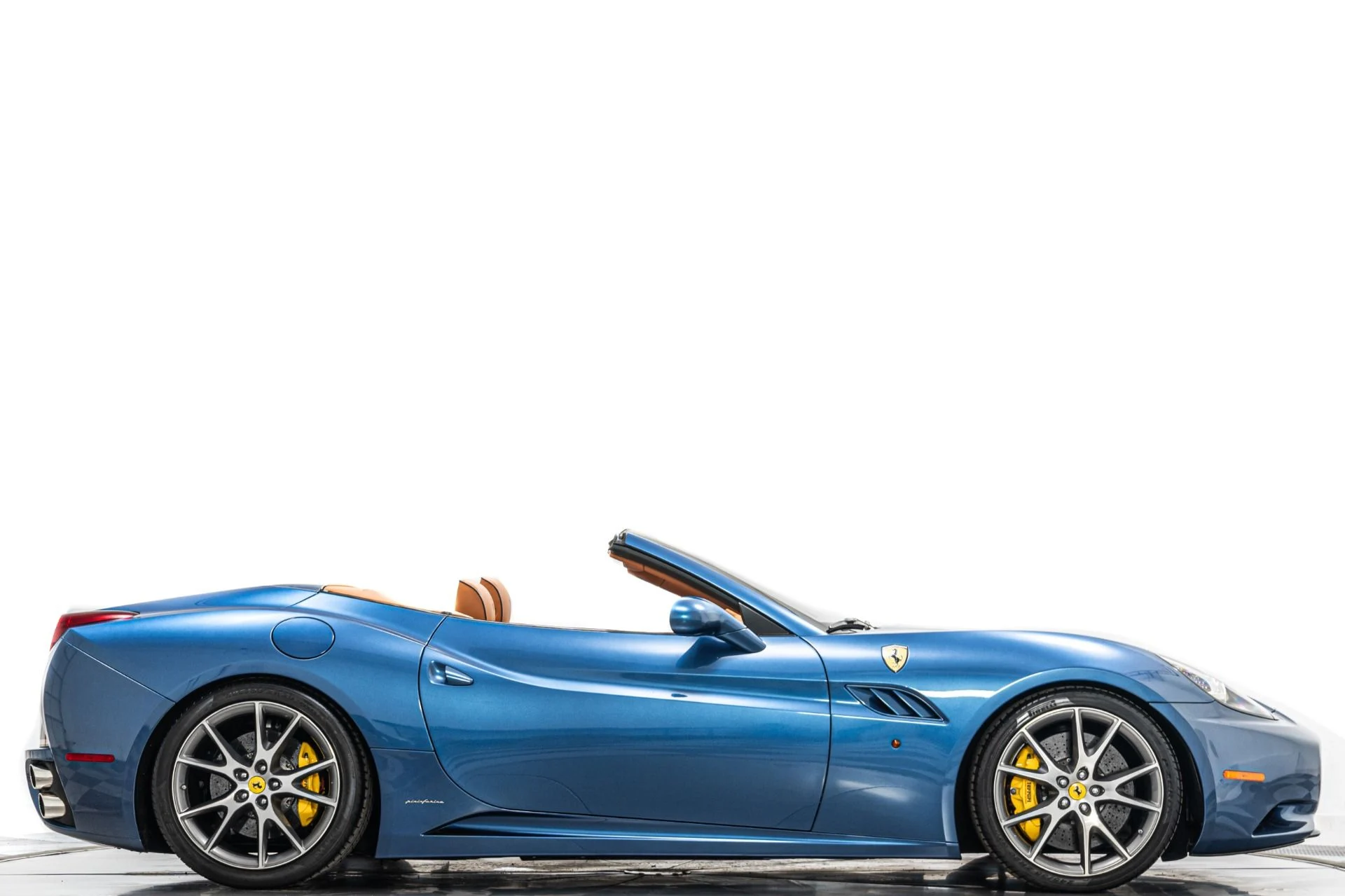 mph001_2147170465_Used_2010_Ferrari_California_1774646795_87d961e7d3