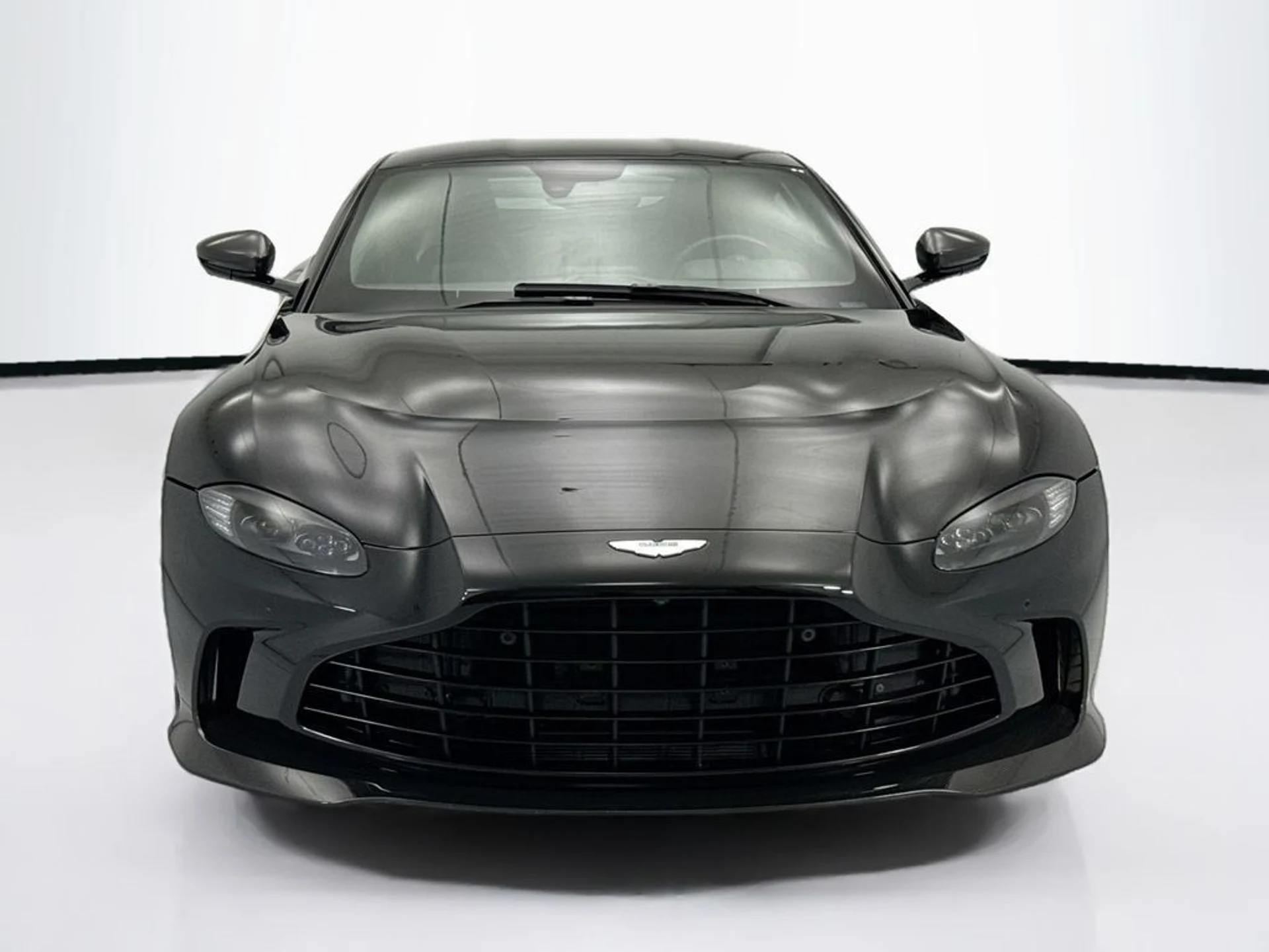 mph001_2150745328_used_2023_aston_martin_vantage_v12coupe_8119_23004338_2_1024_dda38730b4