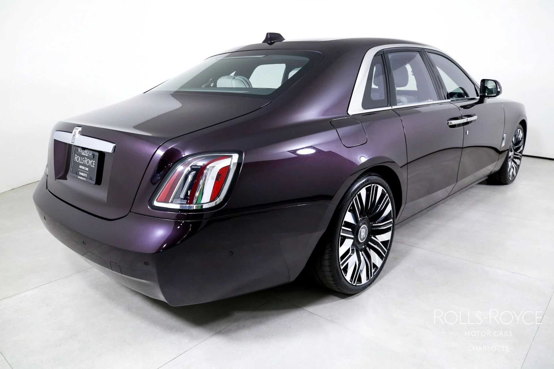 mph001_2152904889_Used_2025_Rolls_Royce_Ghost_1759510199_172f322bf6