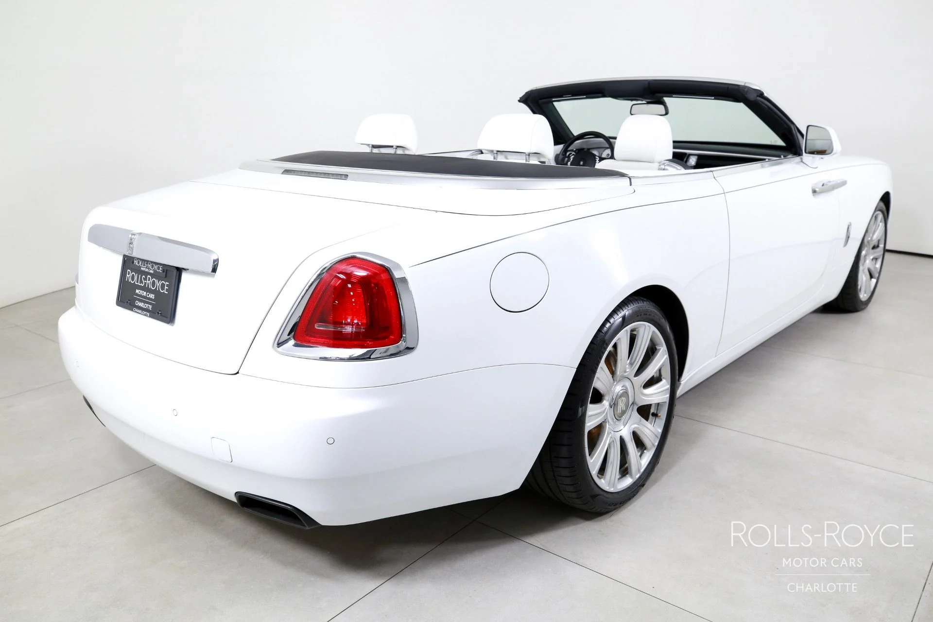 mph001_2162984829_Used_2019_Rolls_Royce_Dawn_1750192596_8355dd8851