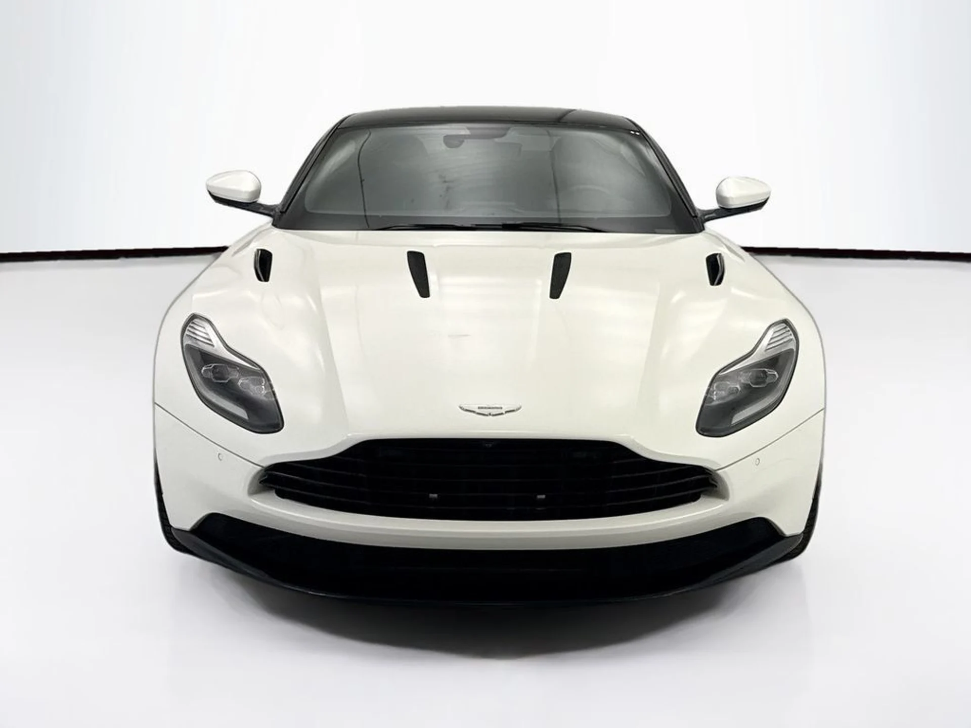 mph001_2163450935_used_2018_aston_martin_db11_v12coupe_8119_23017514_2_1024_823e4c82e8