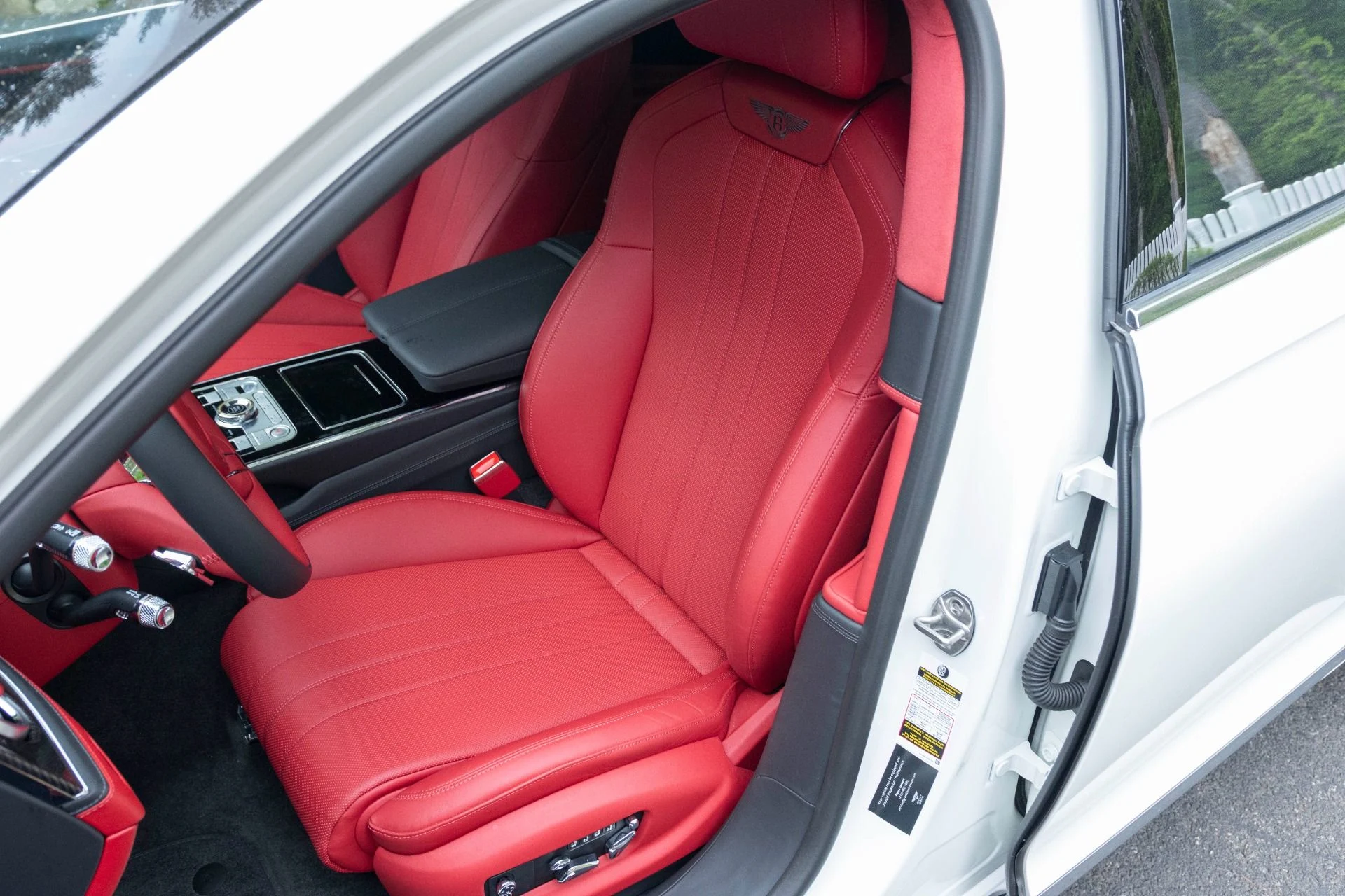 mph001_2166157299_Used_2024_Bentley_Flying_Spur_V8_1779398452_df23c07620