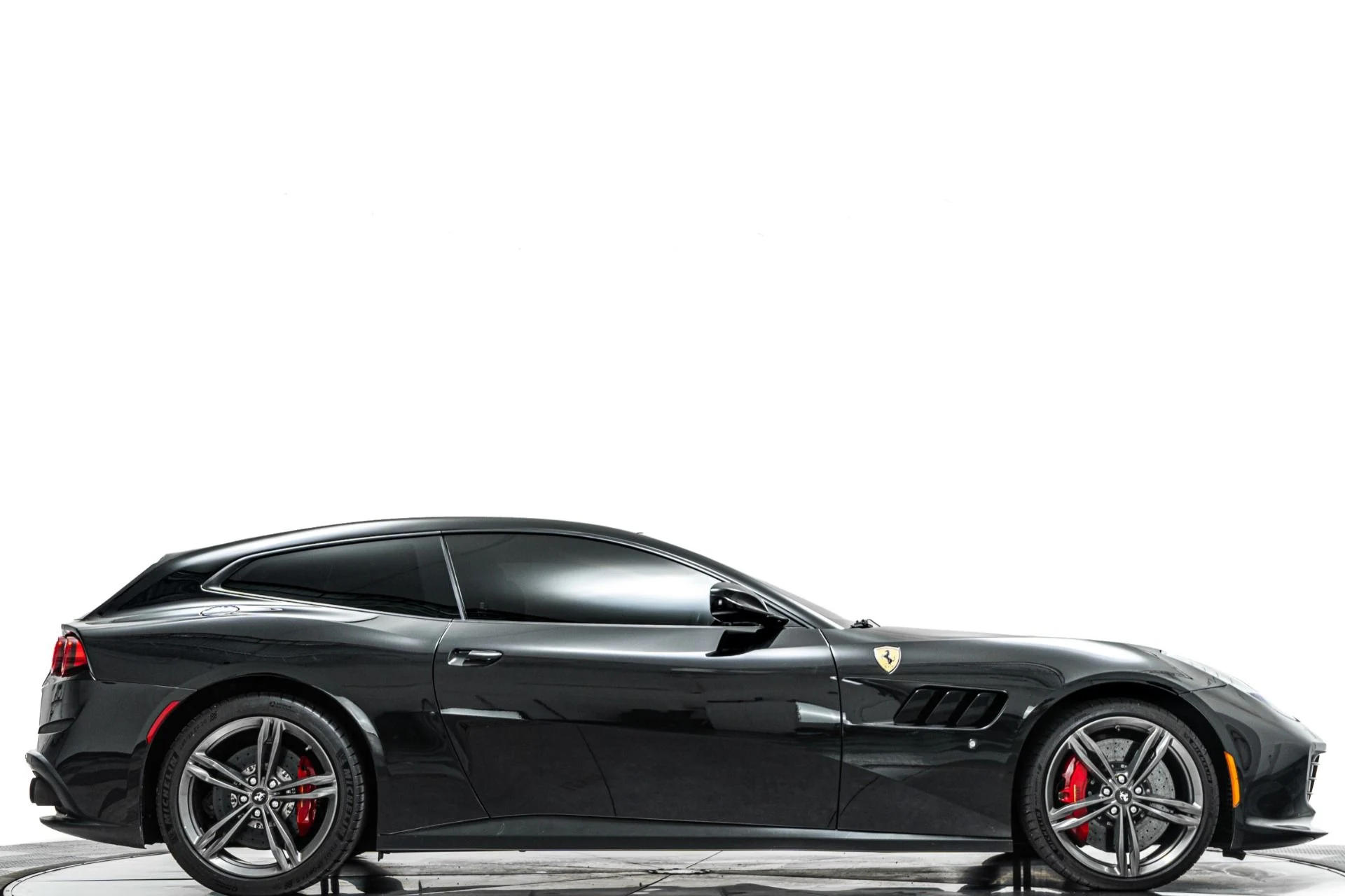 mph001_2172333877_Used_2019_Ferrari_GTC_4_Lusso_1790632614_f608780101