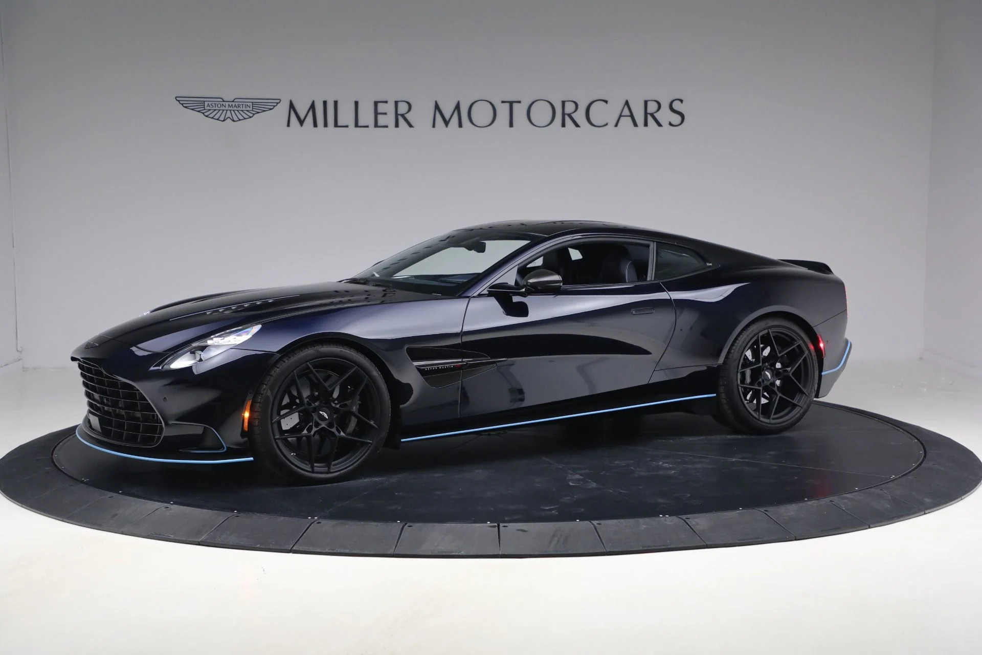 mph001_2185576832_Used_2025_Aston_Martin_Vanquish_1771024271_d313f970aa