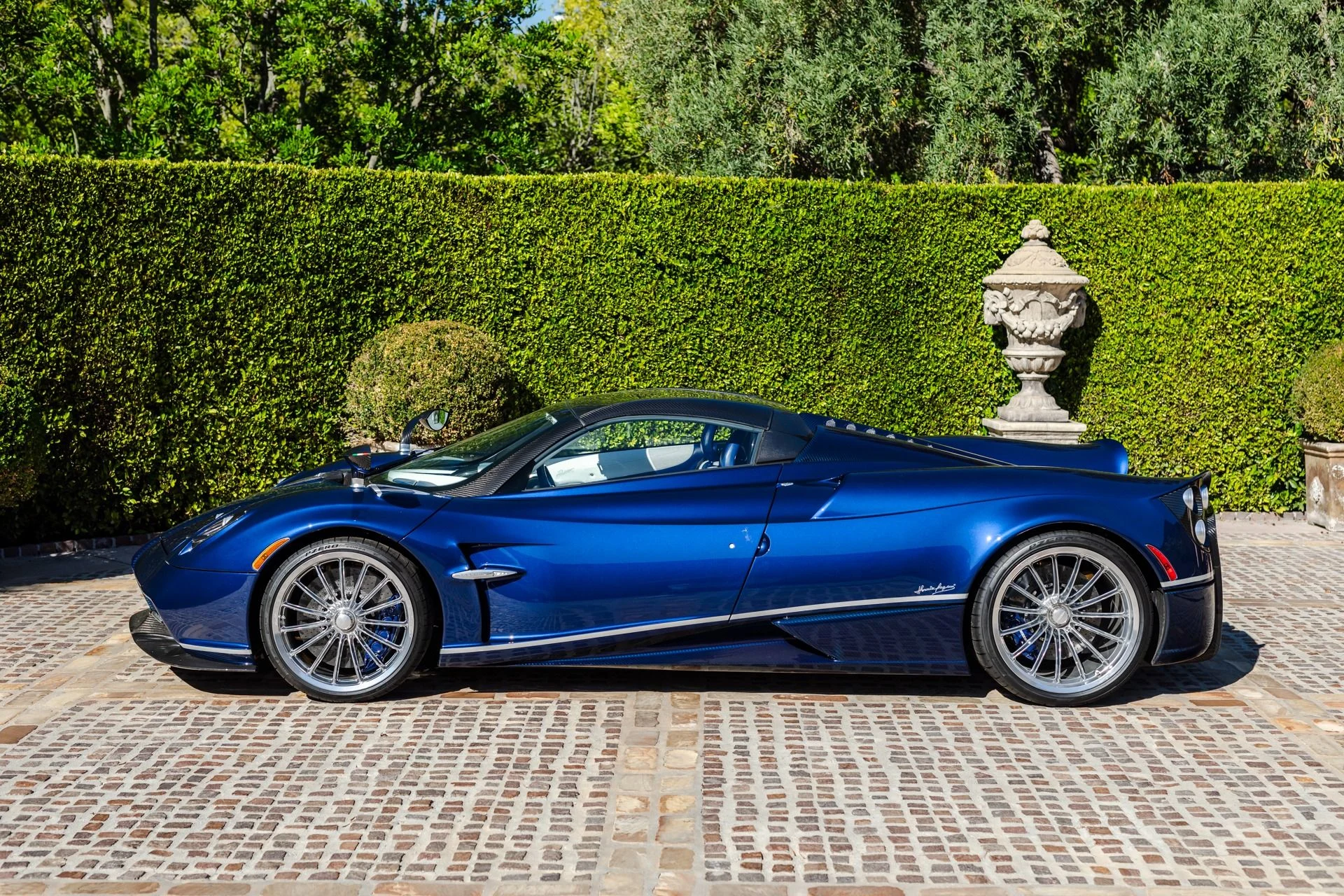 mph001_2188063220_Used_2017_Pagani_Huayra_Roadster_1732746442_10f81e2335