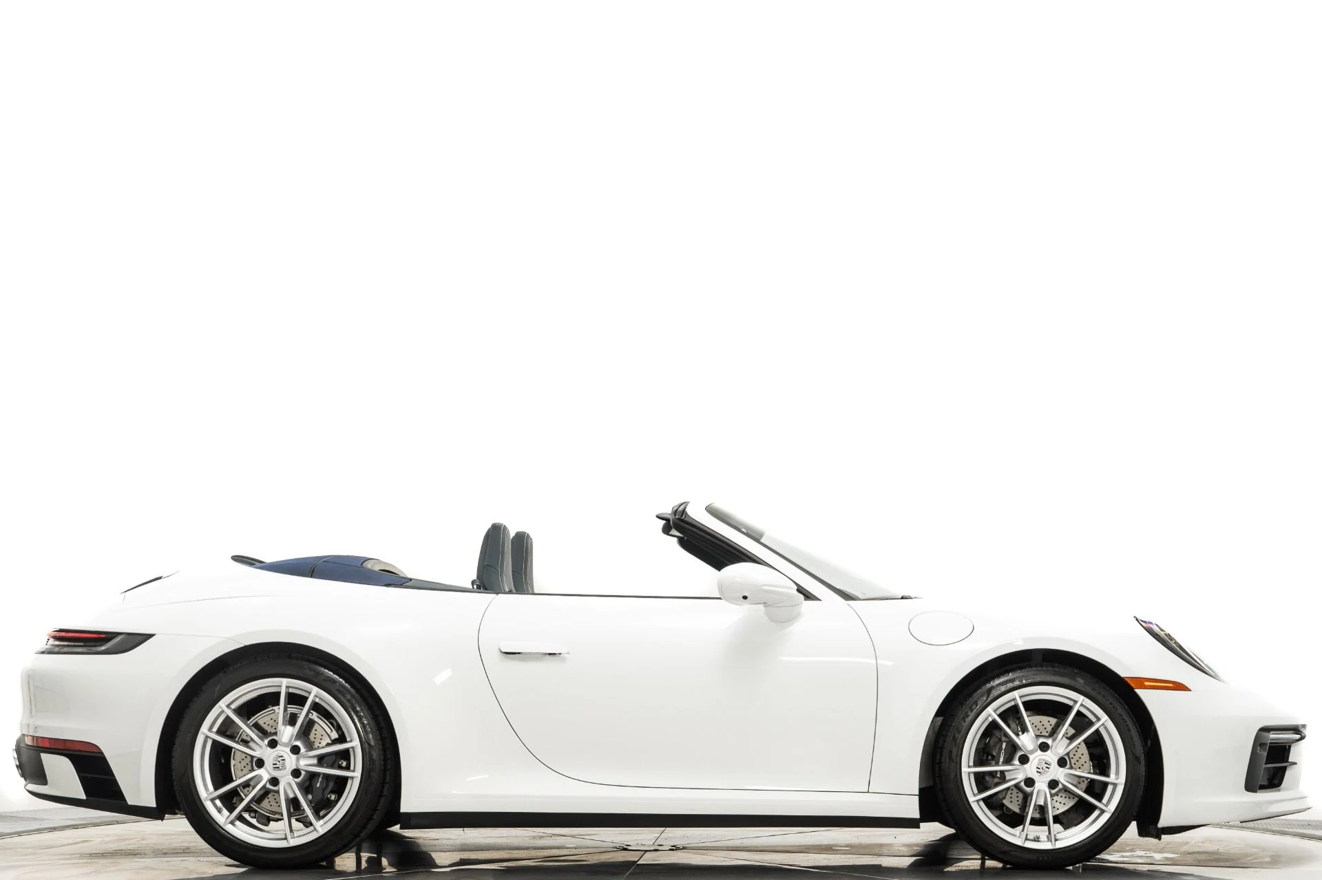 mph001_2195445479_Used_2023_Porsche_911_Carrera_Cabriolet_1756923318_3719fdcca2