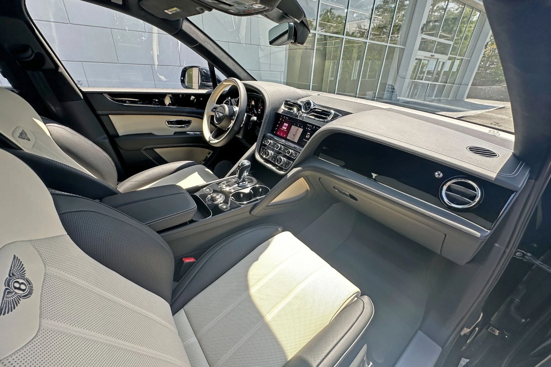 mph001_2197766436_New_2026_Bentley_Bentayga_V8_1781256898_703f460433