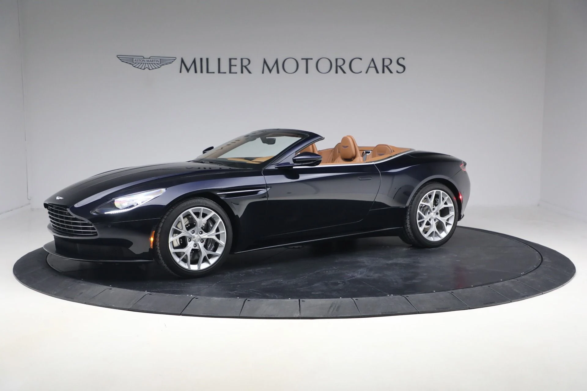 mph001_2204840175_Used_2019_Aston_Martin_DB_11_Volante_1770764888_00ce699133