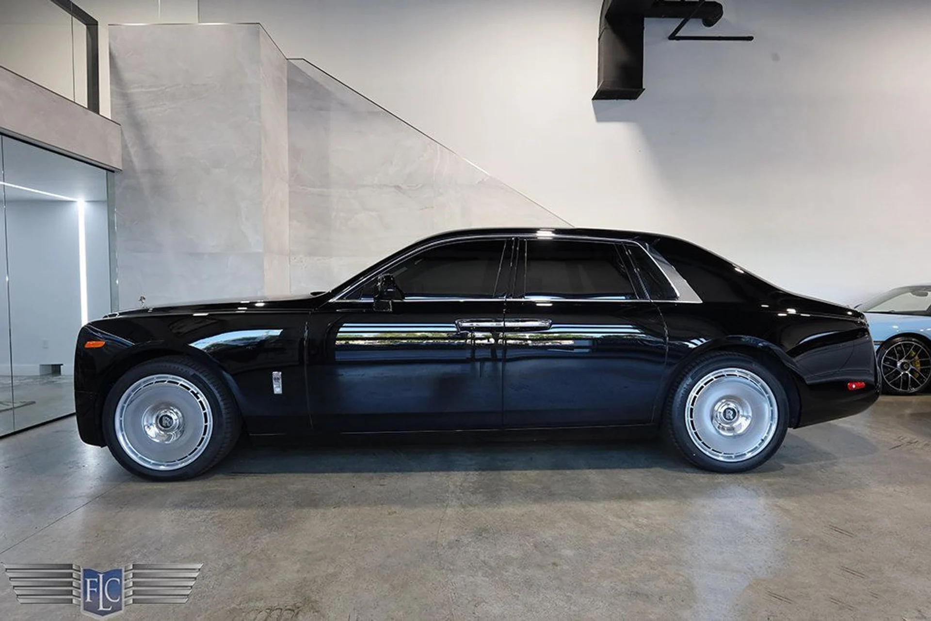 mph001_221560034_used_2022_rolls_royce_phantom_sedan_9689_23002313_2_1024_9d4c0736dd