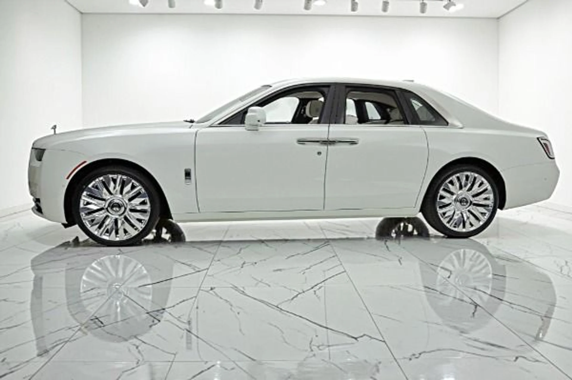mph001_2217454612_New_2027_Rolls_Royce_Ghost_1fa7f8df97