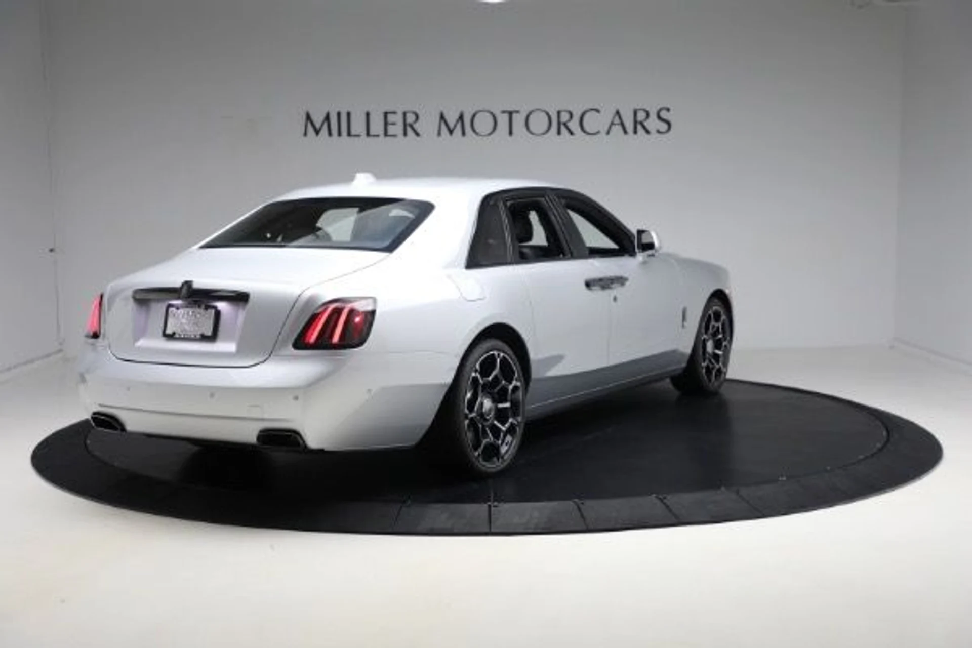 mph001_2218647433_New_2025_Rolls_Royce_Black_Badge_Ghost_f327ce9921