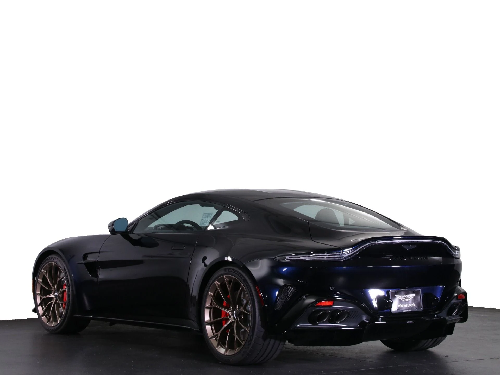 mph001_2228510156_New_2025_Aston_Martin_Vantage_1758482497_4e55e3810e