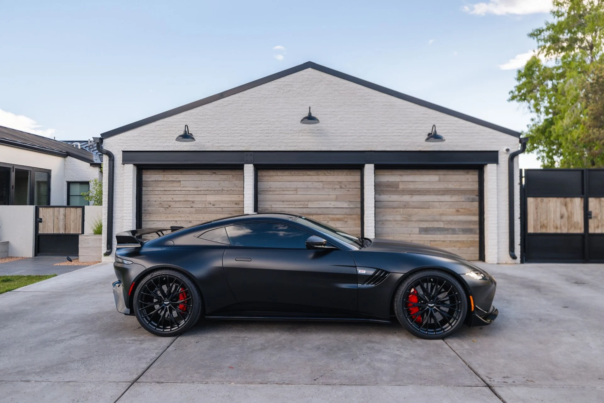 mph001_2234199938_Used_2023_Aston_Martin_Vantage_F1_Edition_1715792282_b6ab580728