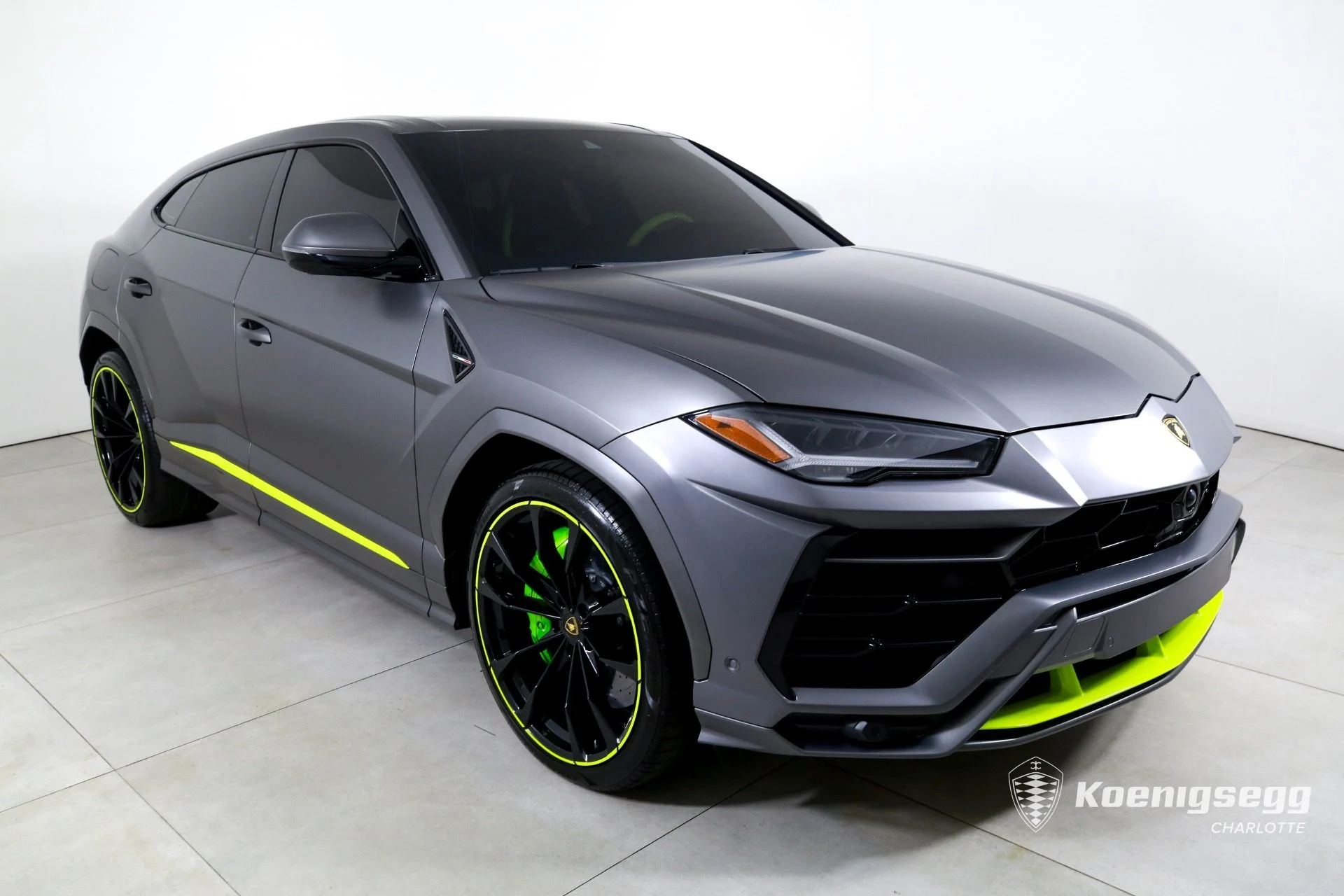 mph001_2234344033_Used_2022_Lamborghini_Urus_GRAPHITE_CAPSULE_1761055774_dfa9aa505e