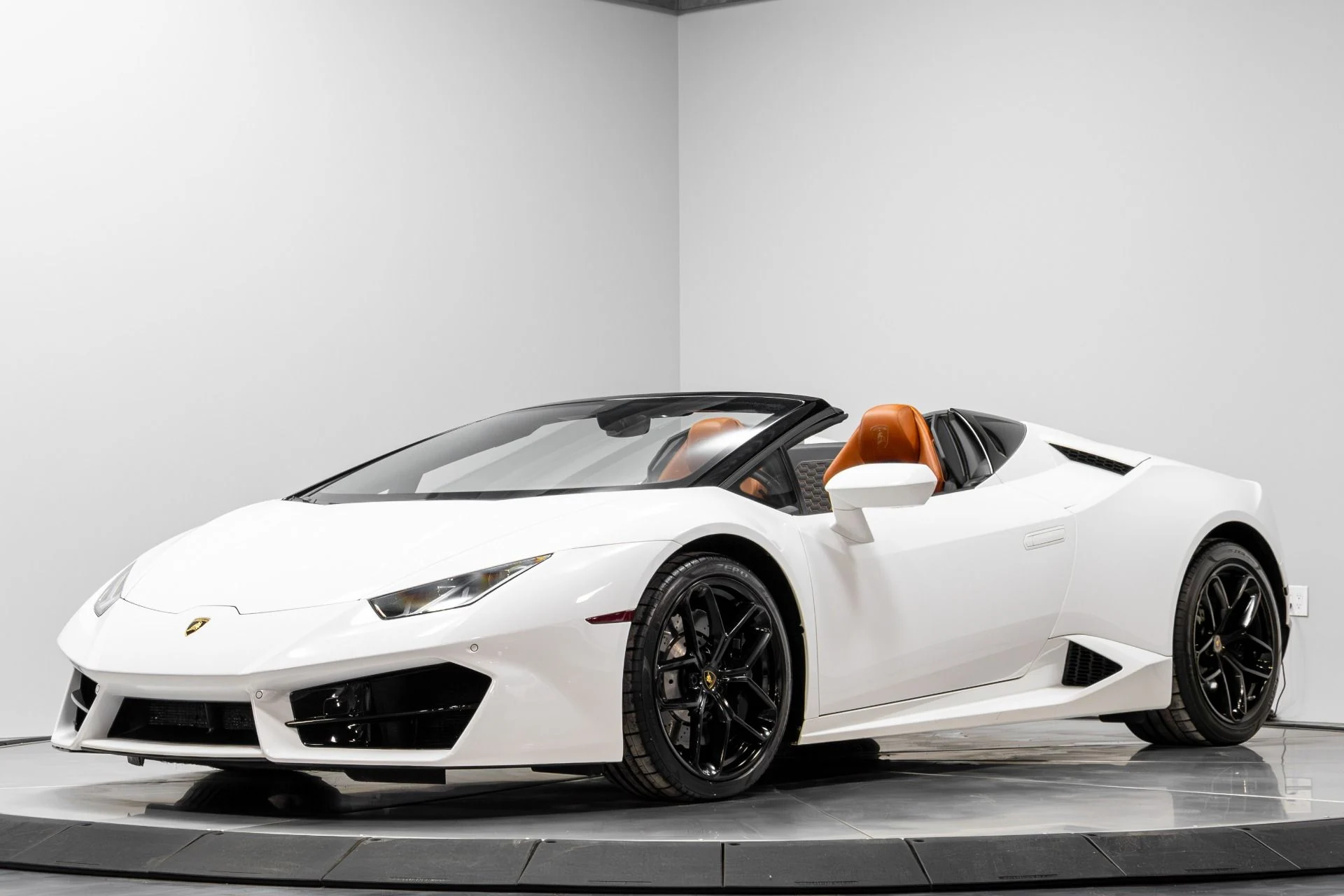 mph001_2236963612_Used_2019_Lamborghini_Huracan_LP_580_2_S_1770412203_60c09045c6