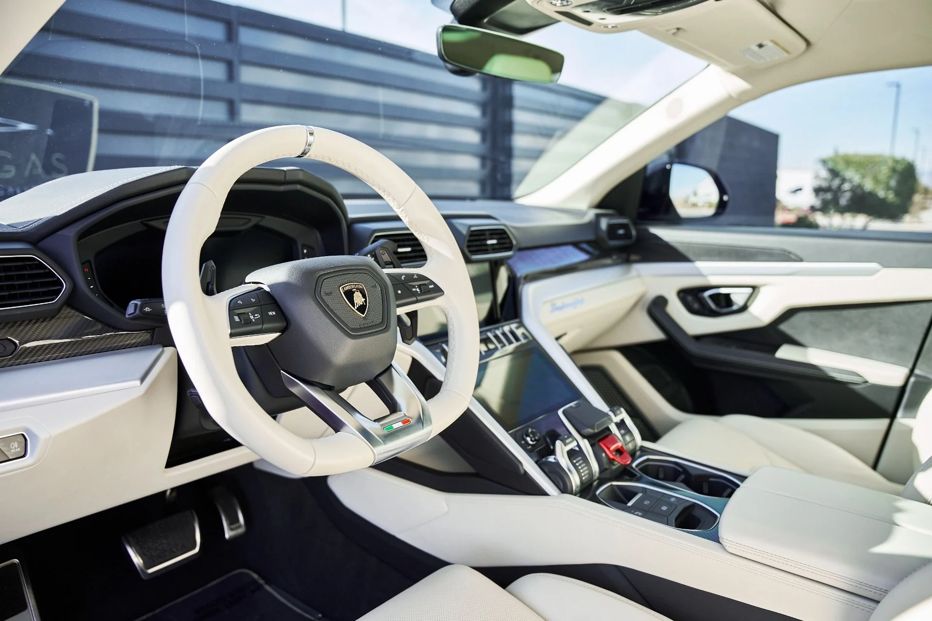 mph001_2243016397_Used_2021_Lamborghini_Urus_1772650600_aea1b96b6e