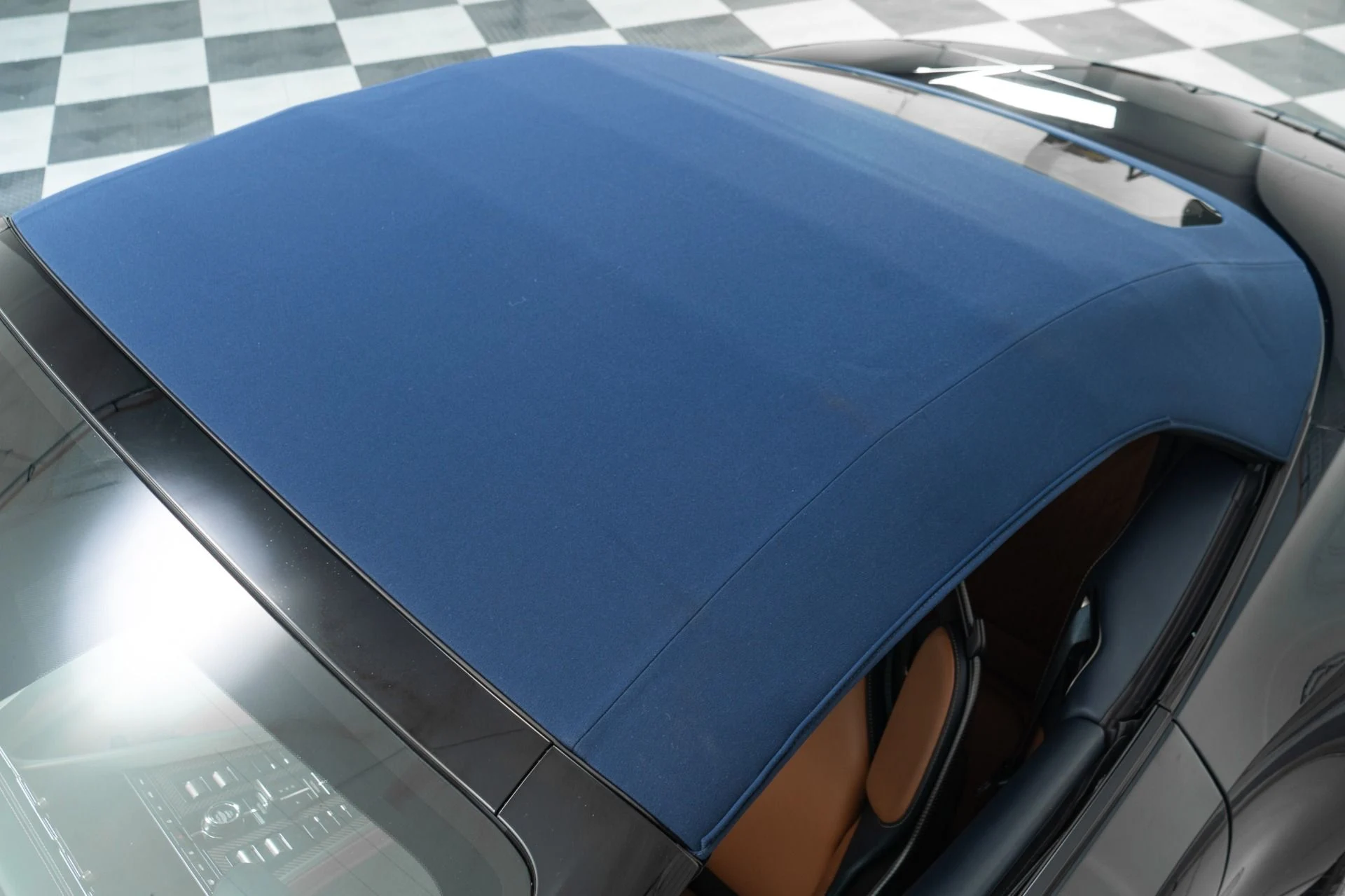 mph001_2243747335_Used_2025_Aston_Martin_DB_12_Volante_1753885478_2ce1dcdef1