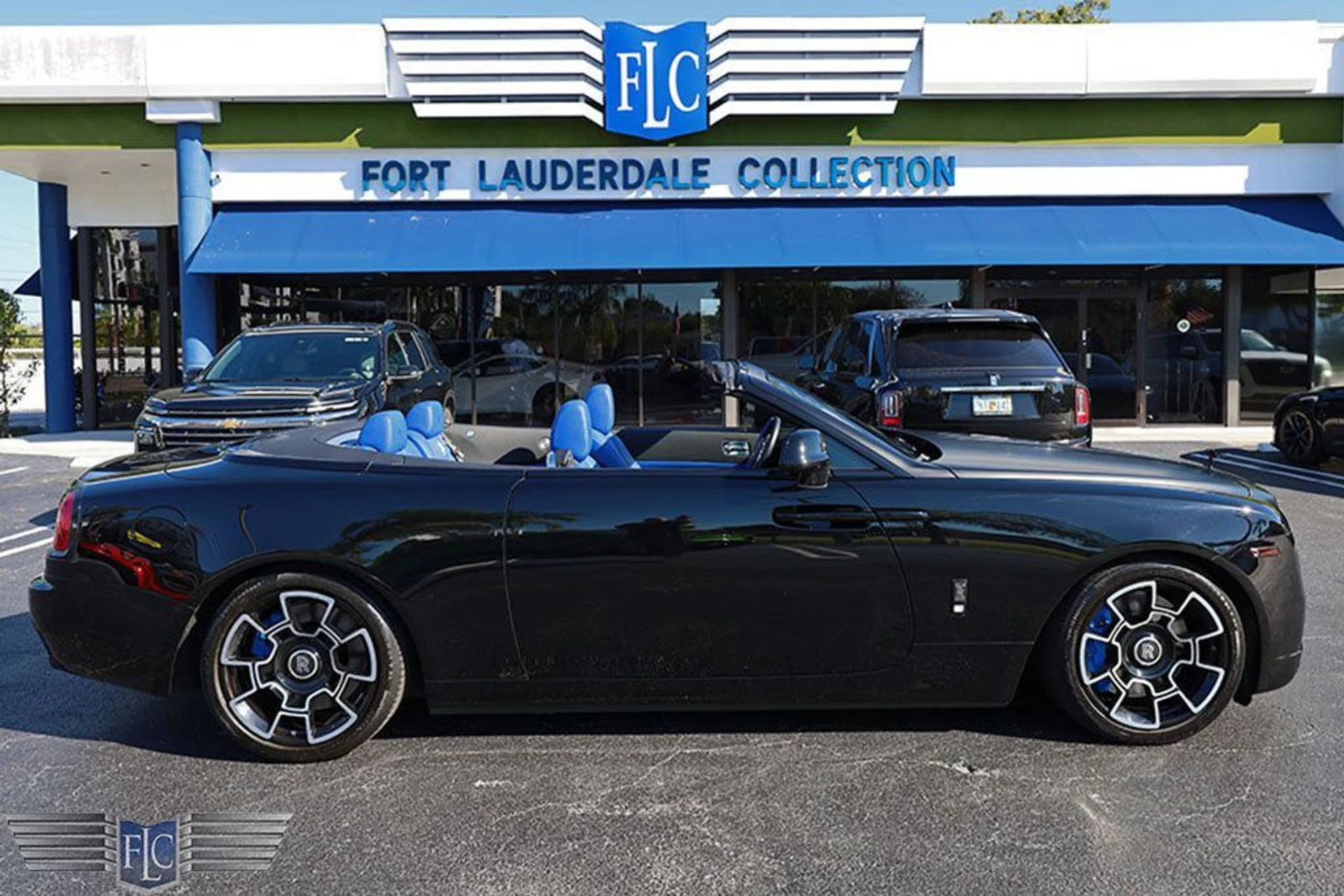 mph001_224414471_used_2018_rolls_royce_dawn_blackbadgeconvertible_6305_22965393_2_1024_5d3e4ef964