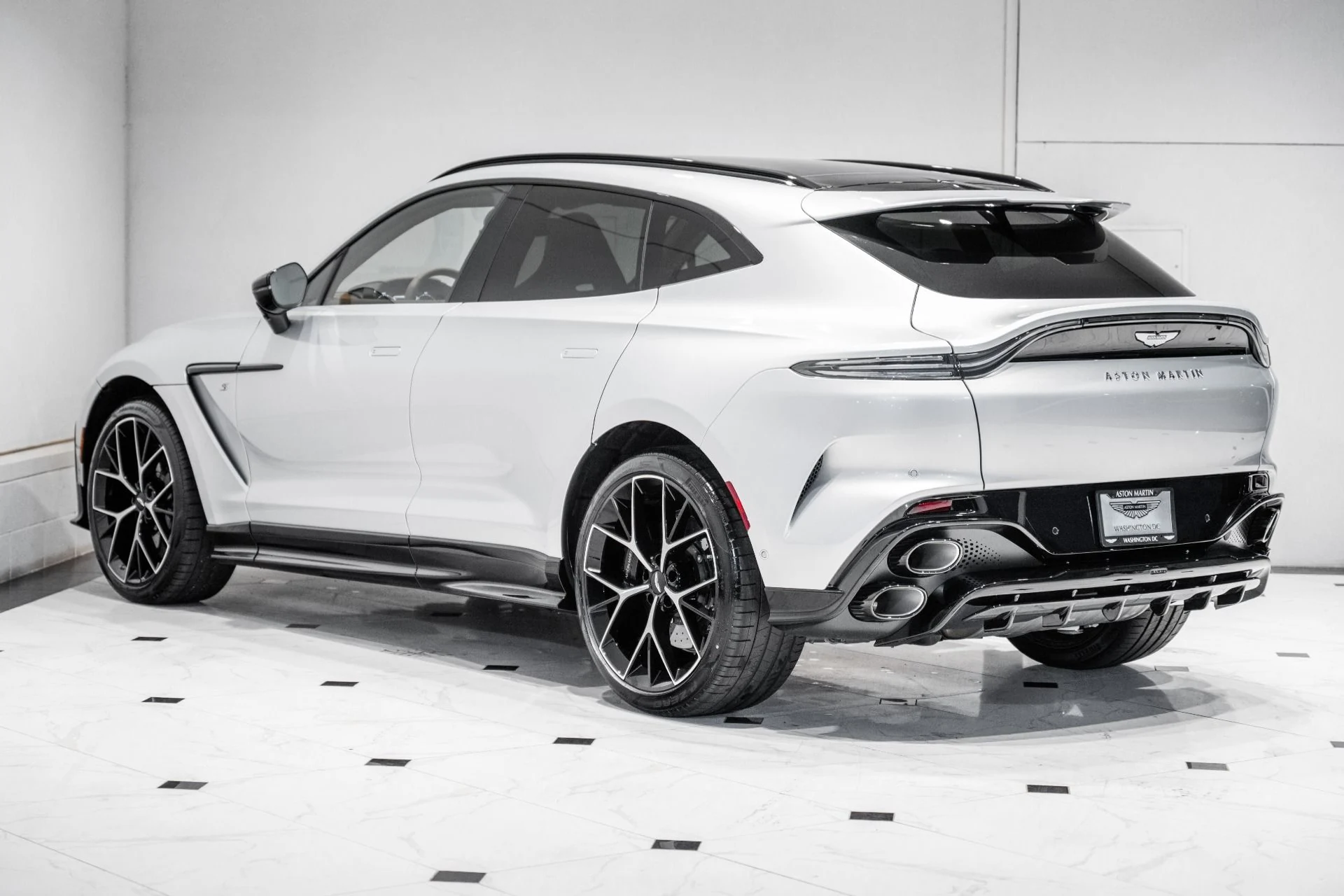 mph001_2260533230_New_2026_Aston_Martin_DBX_S_1780937216_a4b6491e3c