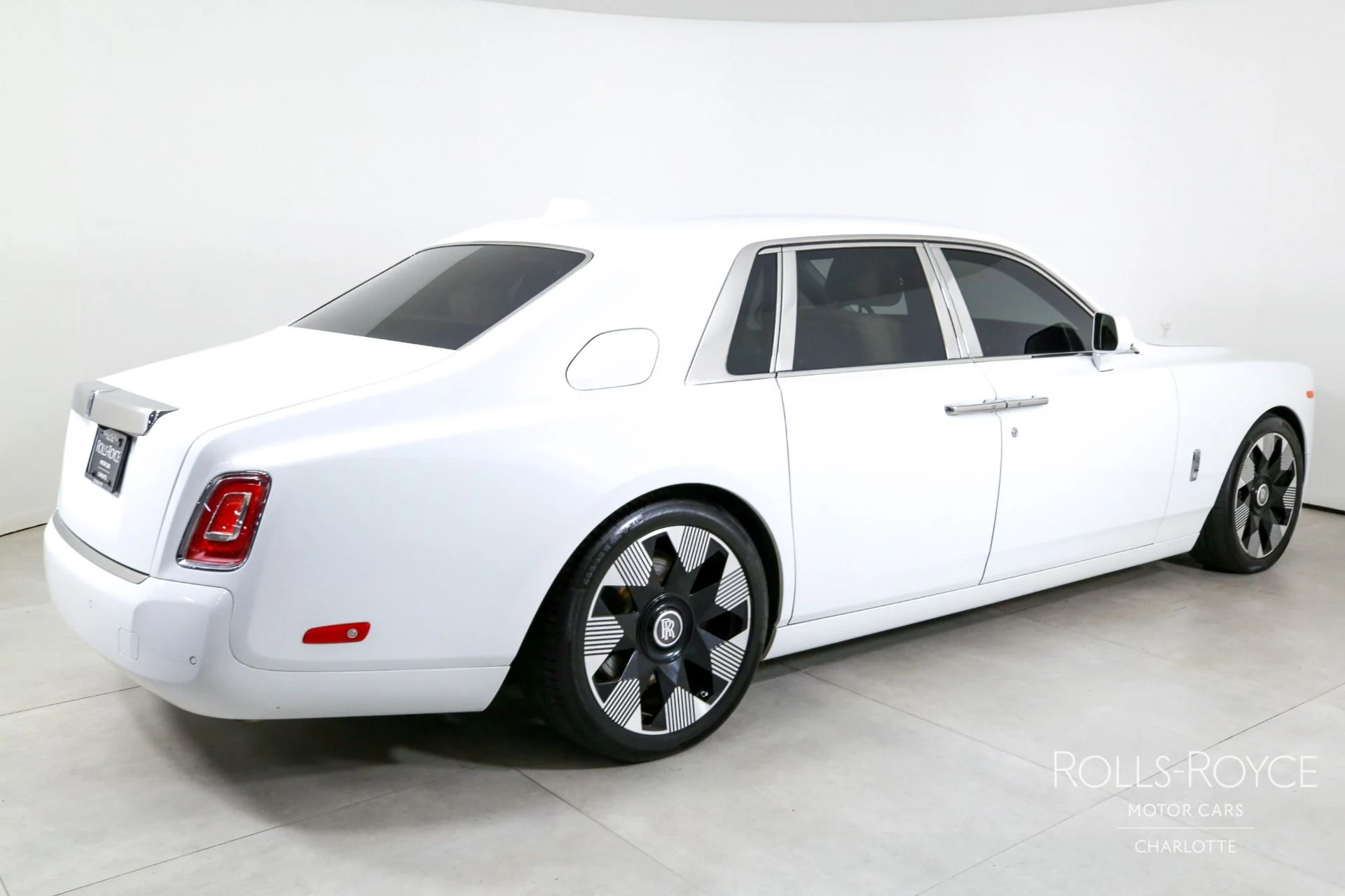mph001_2272263230_Used_2024_Rolls_Royce_Phantom_1767116656_ec0052d09d