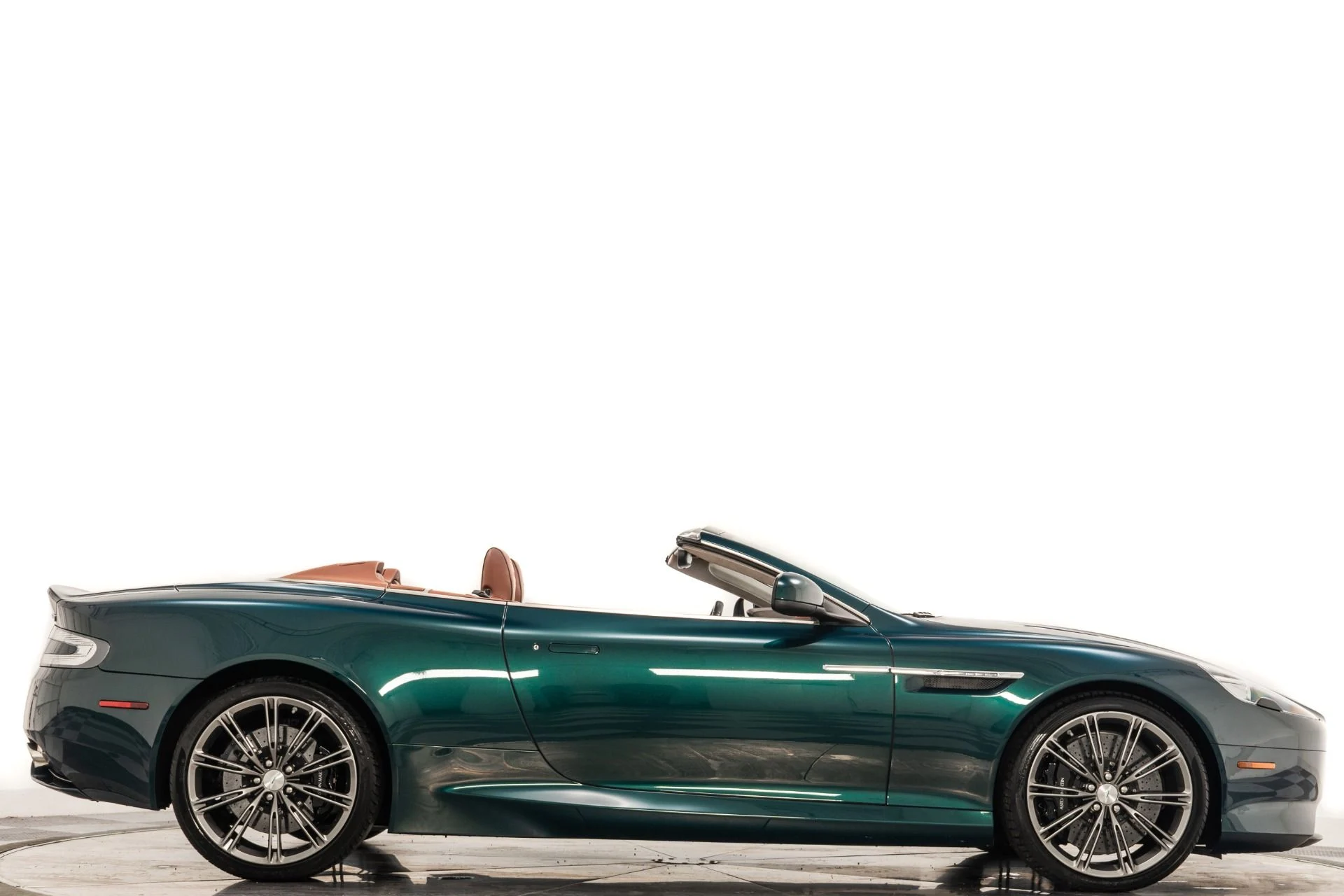 mph001_2284265946_Used_2015_Aston_Martin_DB_9_Volante_1759355005_5ab9f6fd48