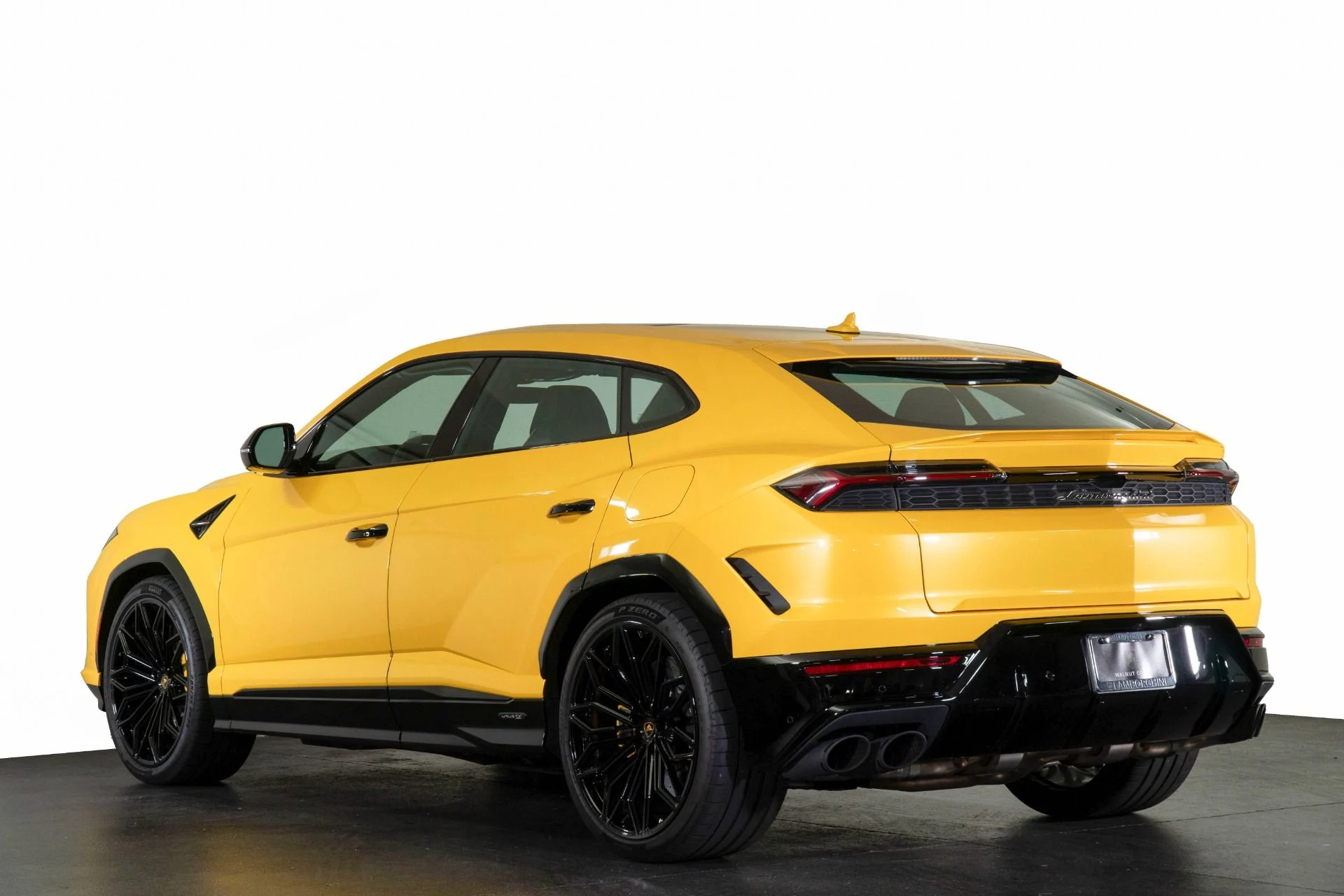 mph001_2288927136_Used_2025_Lamborghini_Urus_SE_1777524940_7e24694a49