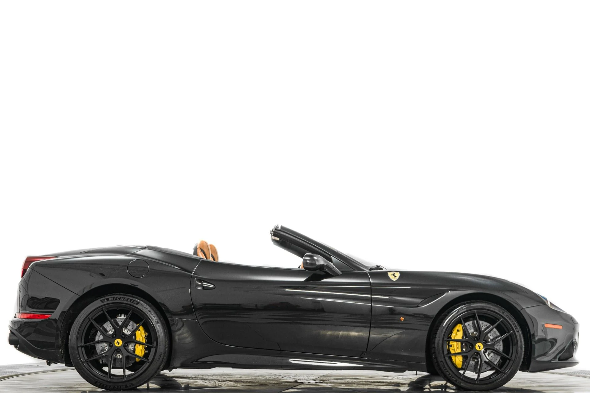 mph001_2306103400_Used_2015_Ferrari_California_T_1772230011_2f92da1aea