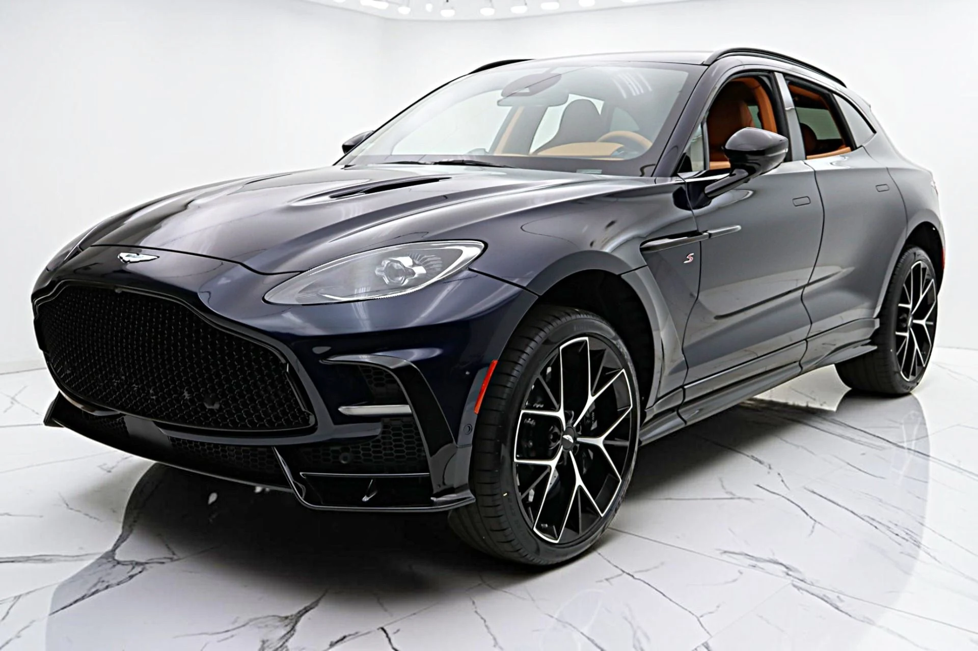 mph001_2325819259_New_2026_Aston_Martin_DBX_S_7627aafd55