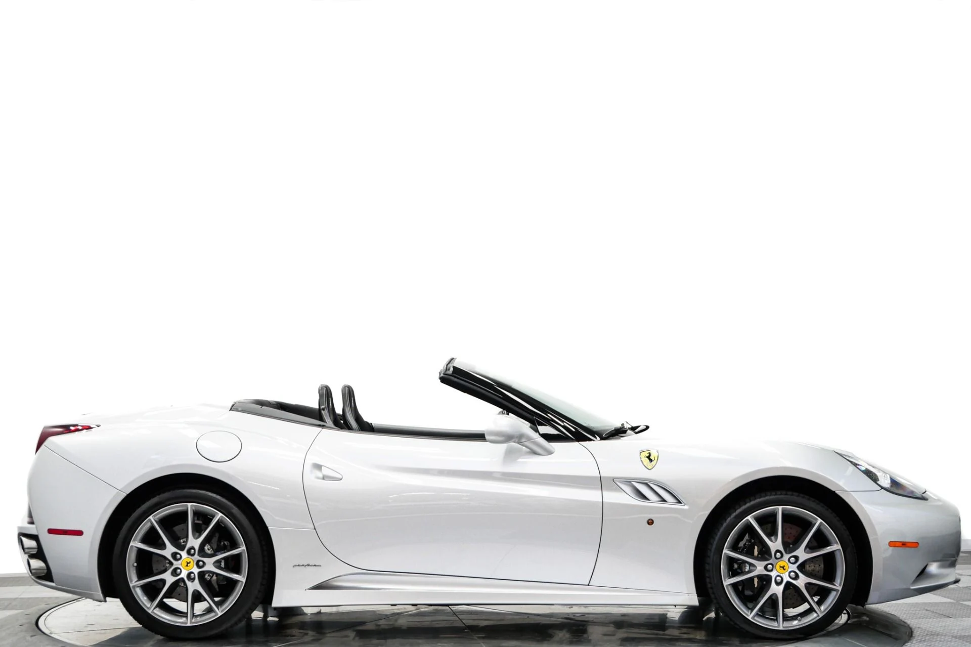 mph001_2325855965_Used_2011_Ferrari_California_Rare_Two_Tone_Paint_Rare_Carbon_Fiber_Bucket_Seats_Low_Miles_1788365324_218518c9b3