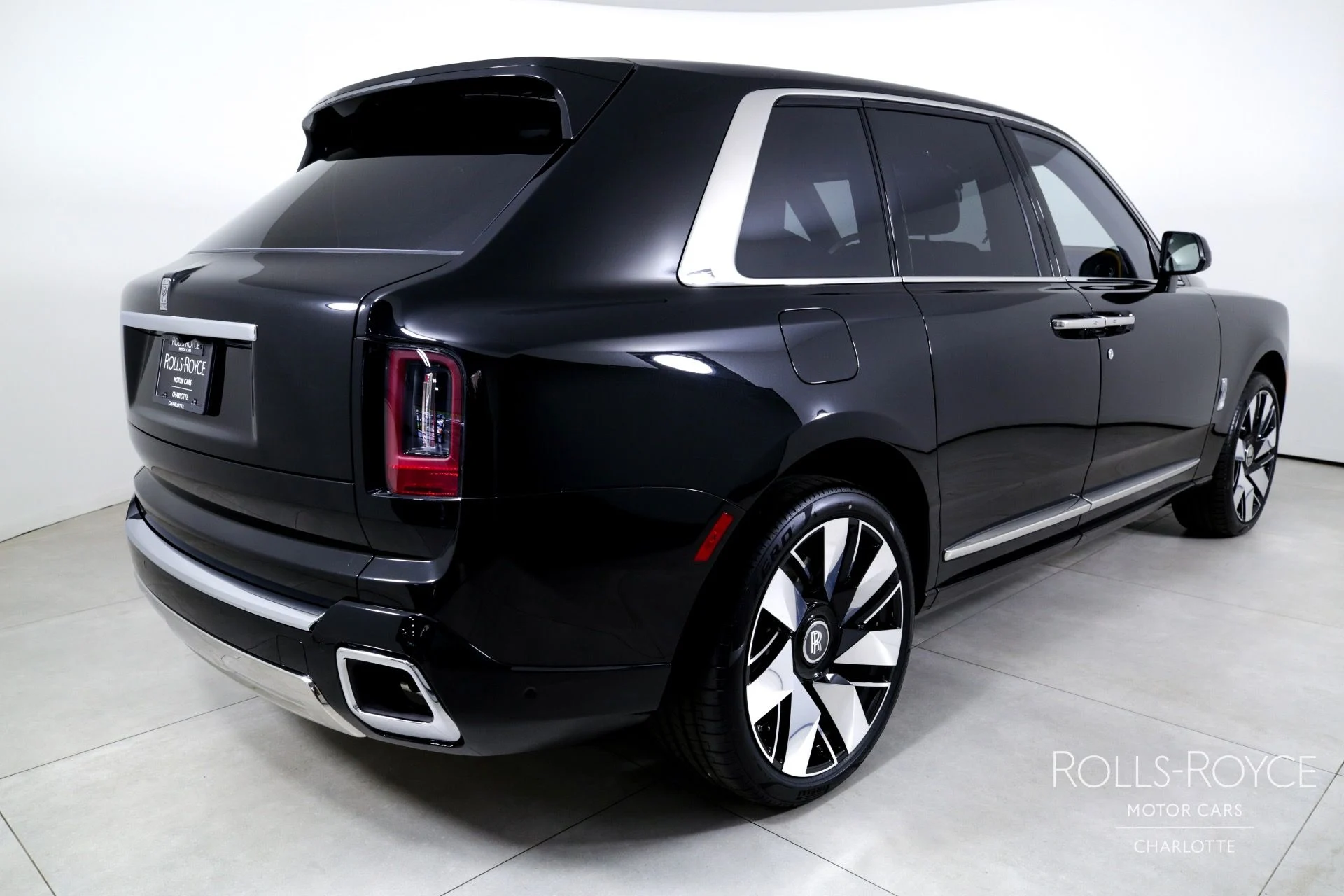 mph001_2331594661_Used_2025_Rolls_Royce_Cullinan_1746196138_6033ca30c7