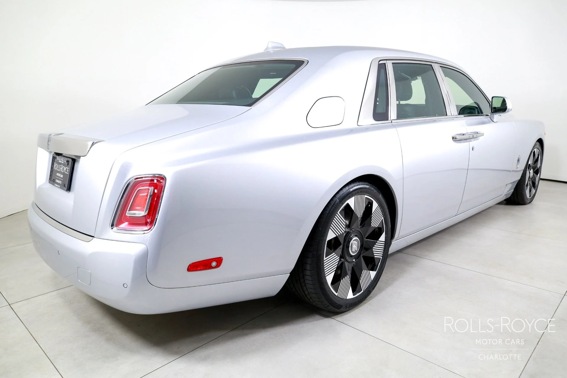 mph001_2333302986_Used_2020_Rolls_Royce_Phantom_1757533219_4bc90a9936