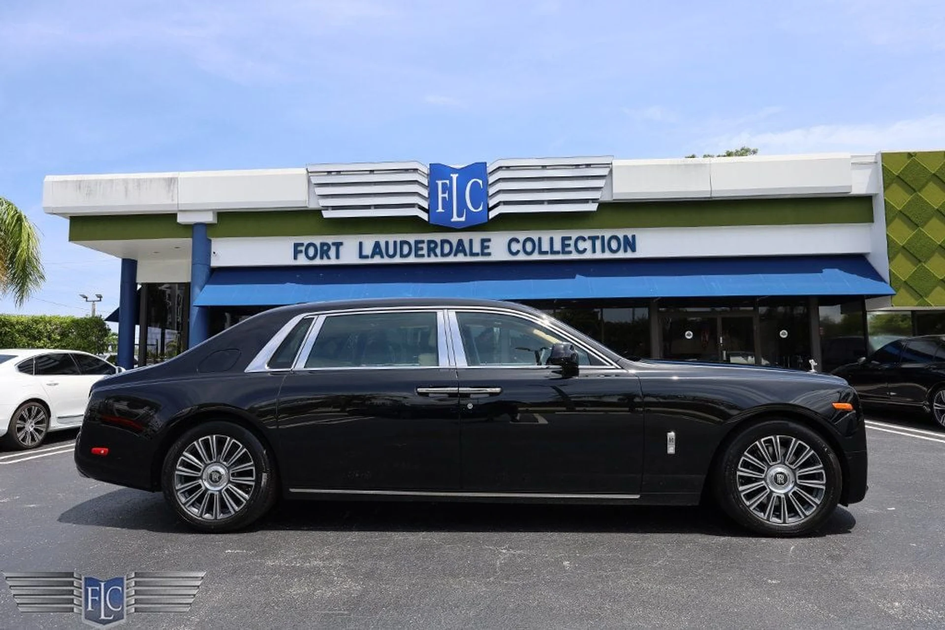 mph001_2352935144_used_2020_rolls_royce_phantom_extendedwheelbasesedan_6305_22909109_2_1024_0ca05fba9f