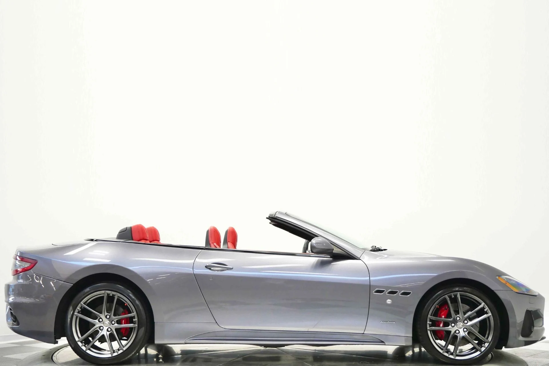 mph001_2360690519_Used_2019_Maserati_Gran_Turismo_Convertible_Sport_Rare_Color_Carbon_Fiber_Interior_Trim_1773689122_02c3039c72