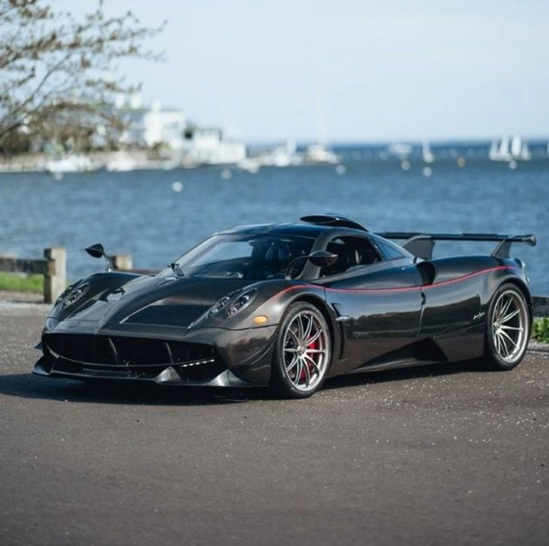 mph001_2361232931_Used_2014_Pagani_Huayra_Coupe_1778355698_4e7aaf5597