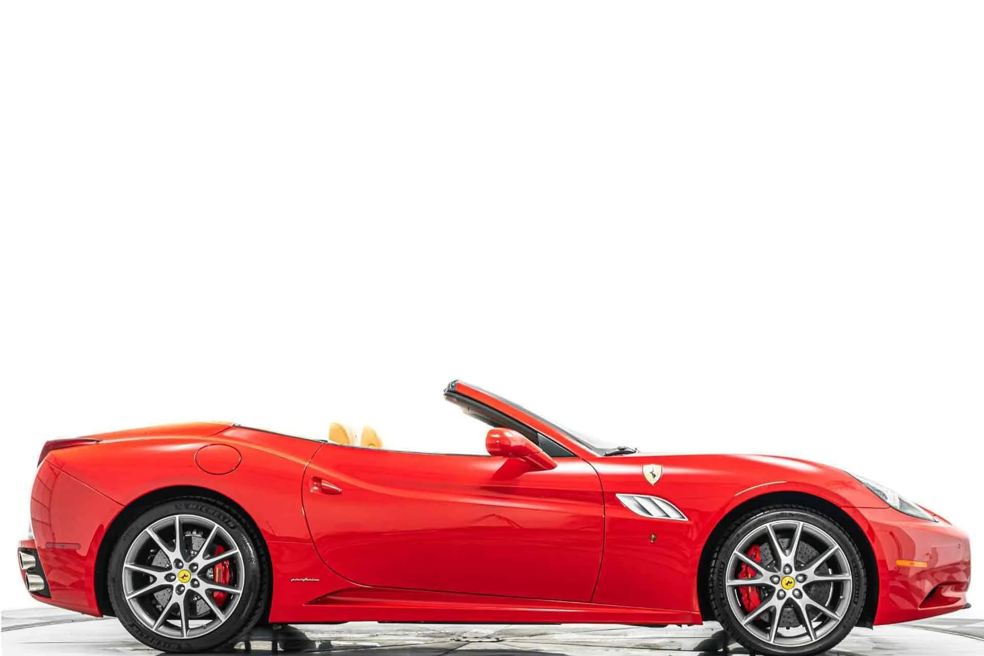 mph001_2362013744_Used_2013_Ferrari_California_Low_Miles_Daytona_Seats_Forged_Wheels_1776872809_8d820cbda8