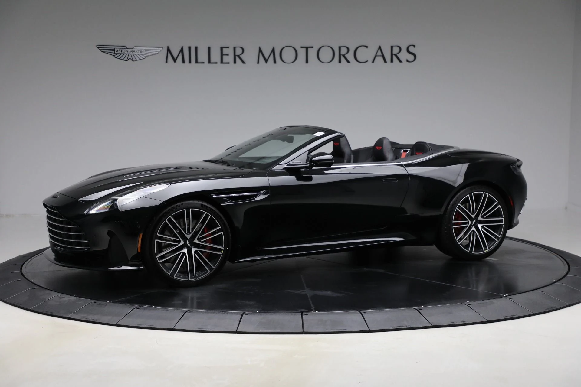 mph001_2362016329_New_2025_Aston_Martin_DB_12_Volante_07c1646ed6
