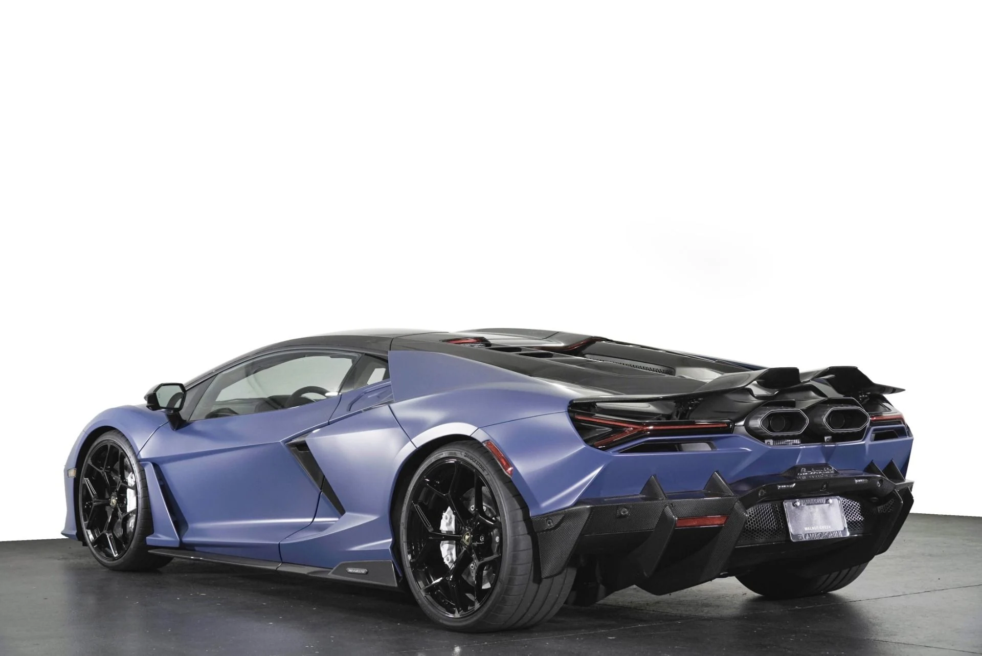 mph001_2363493763_Used_2025_Lamborghini_Revuelto_1783106946_d2c51ba8d9