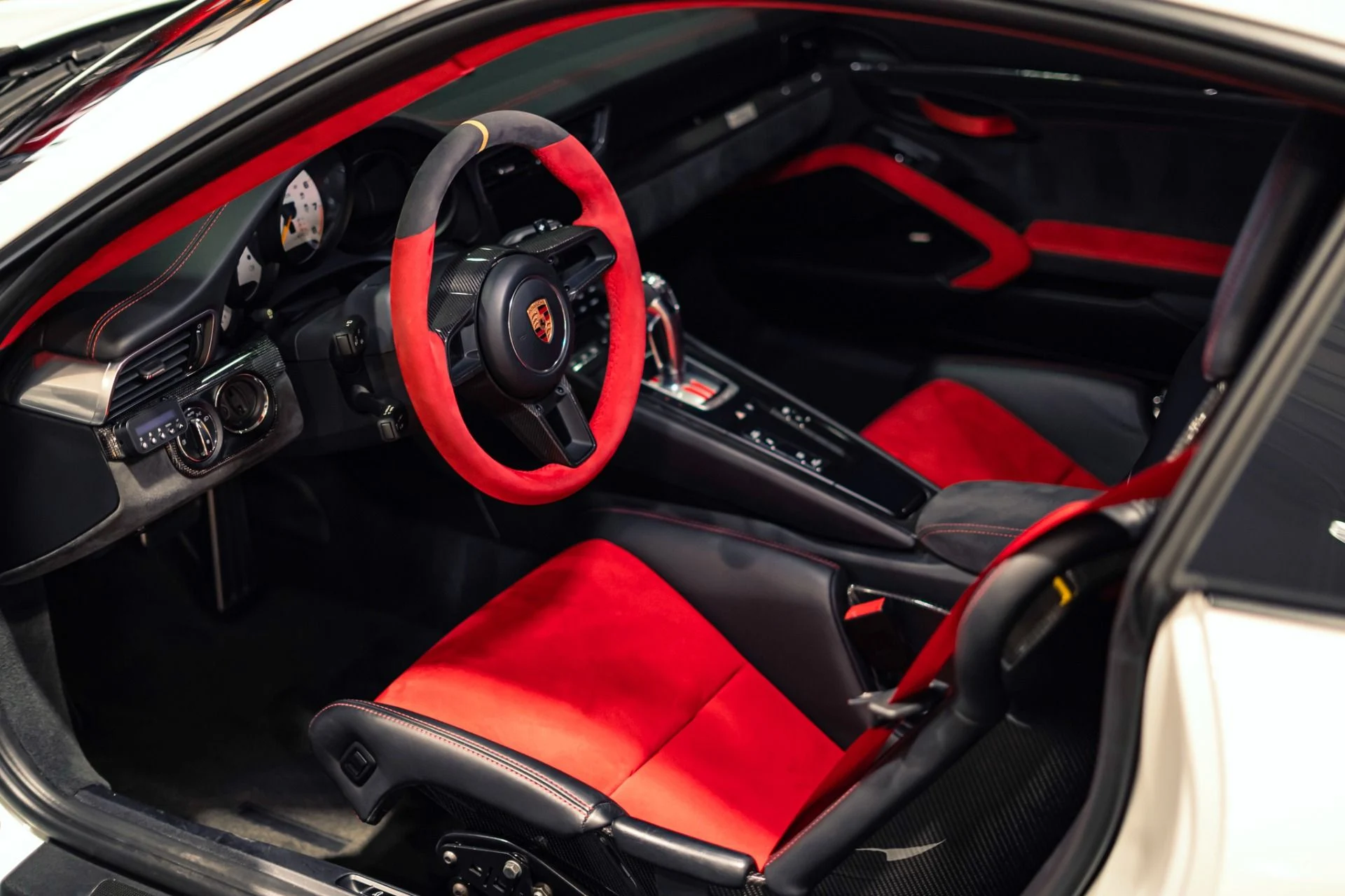 mph001_2376791608_Used_2018_Porsche_911_GT_2_RS_1777474085_4037c24d37