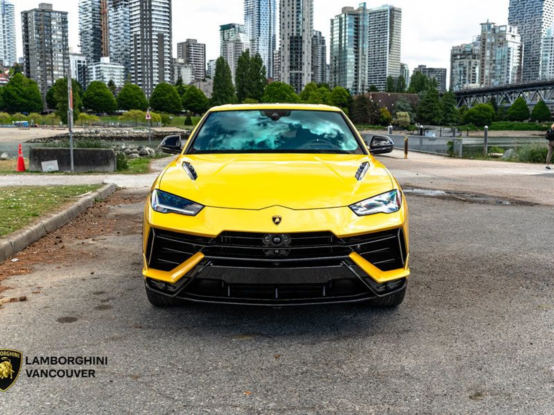 mph001_2378525183_38088919_02640_2024_lamborghini_urus_002_db1500c94b