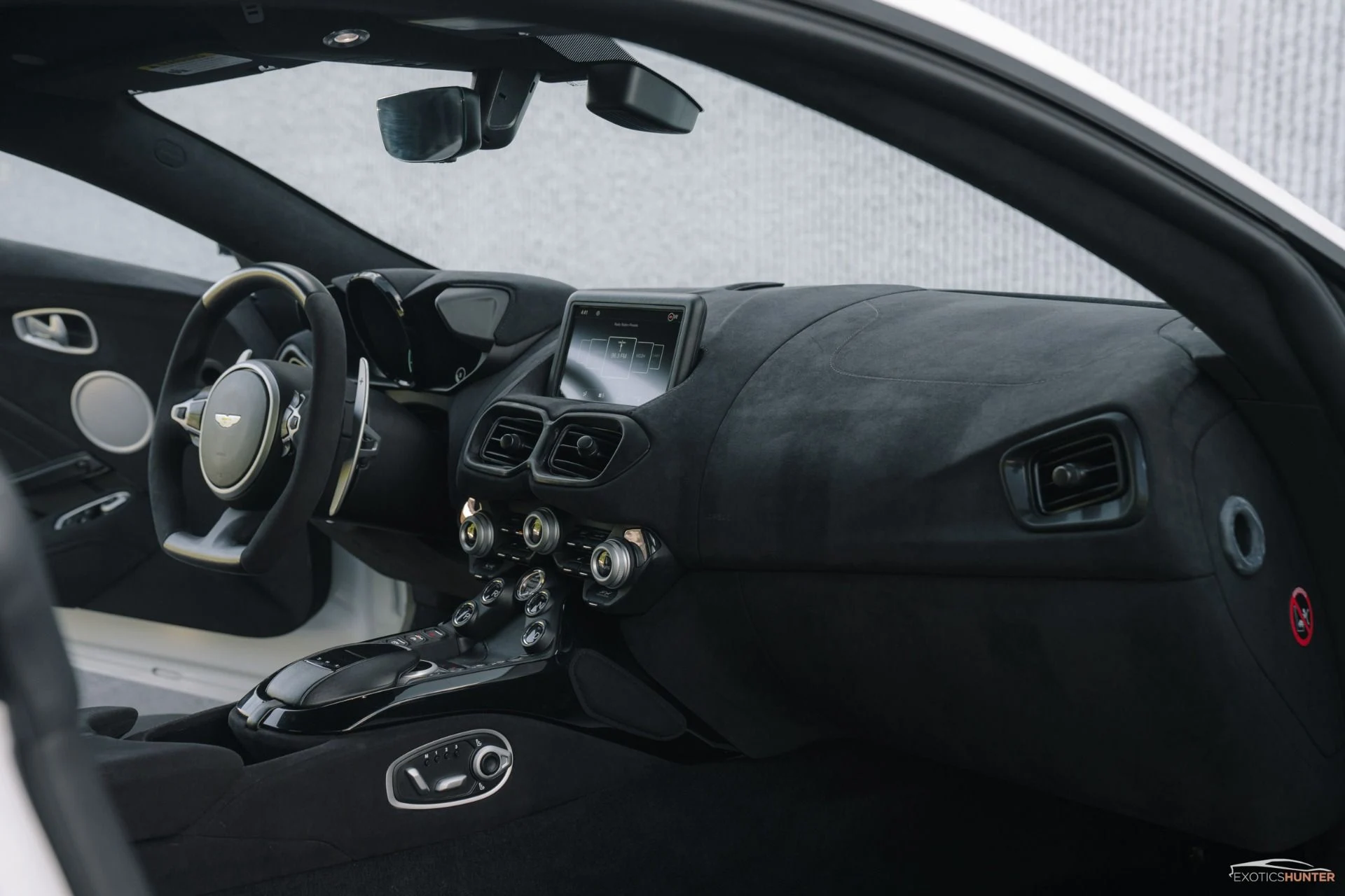 mph001_2381628377_Used_2020_Aston_Martin_Vantage_1756168646_824d53b86d