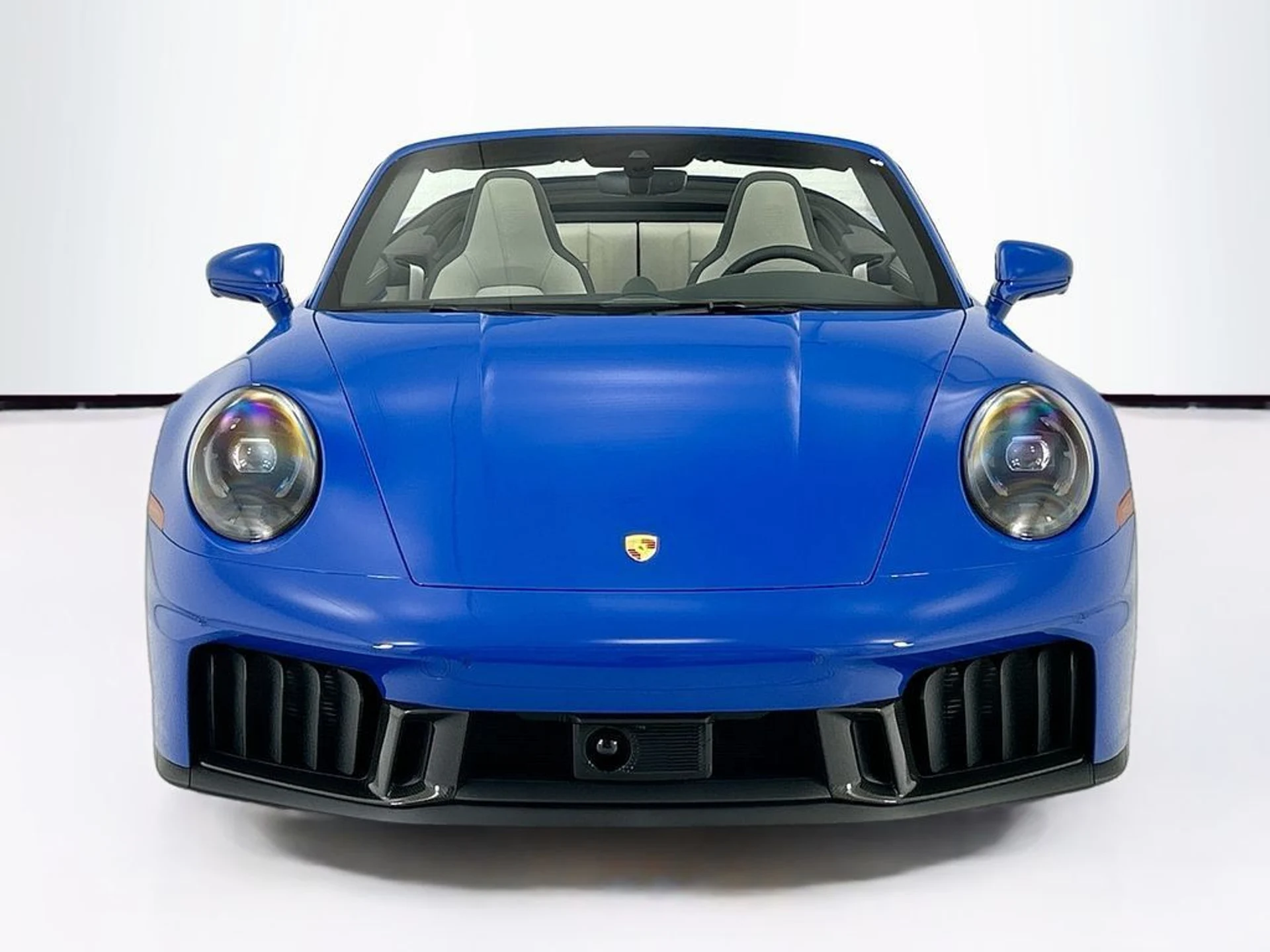 mph001_2389678360_used_2026_porsche_911_spirit70cabriolet_8119_23018992_2_1024_c2e784a7bb