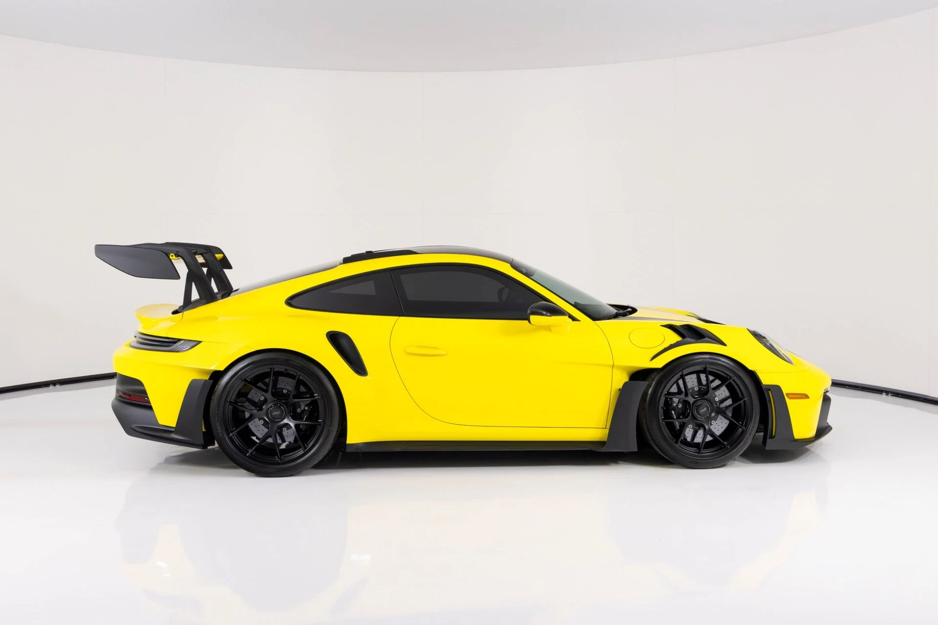 mph001_2393583746_Used_2024_Porsche_911_GT_3_RS_1770767524_c2084245fd