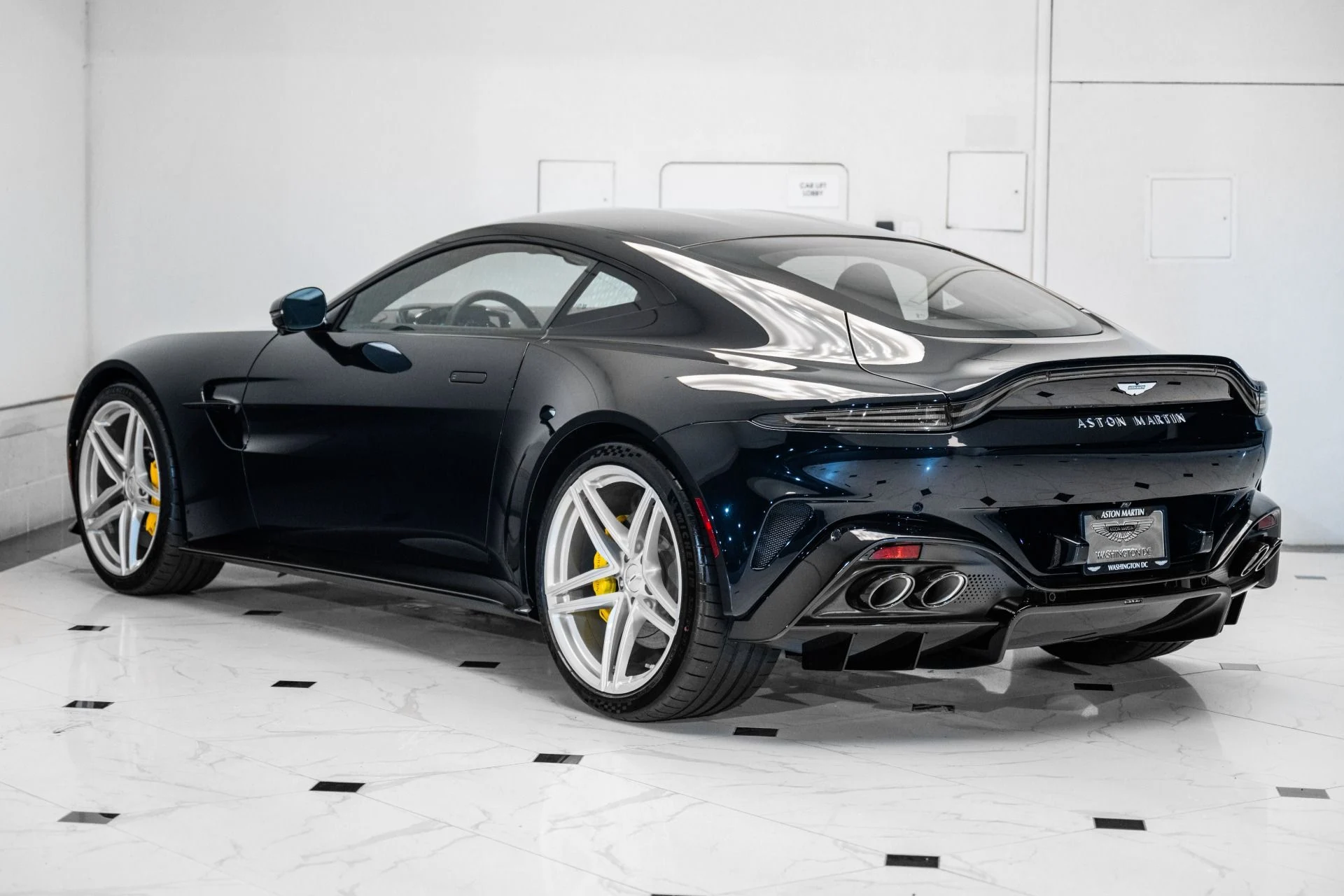 mph001_2393799565_New_2026_ASTON_MARTIN_VANTAGE_1759283584_3ea753c60e