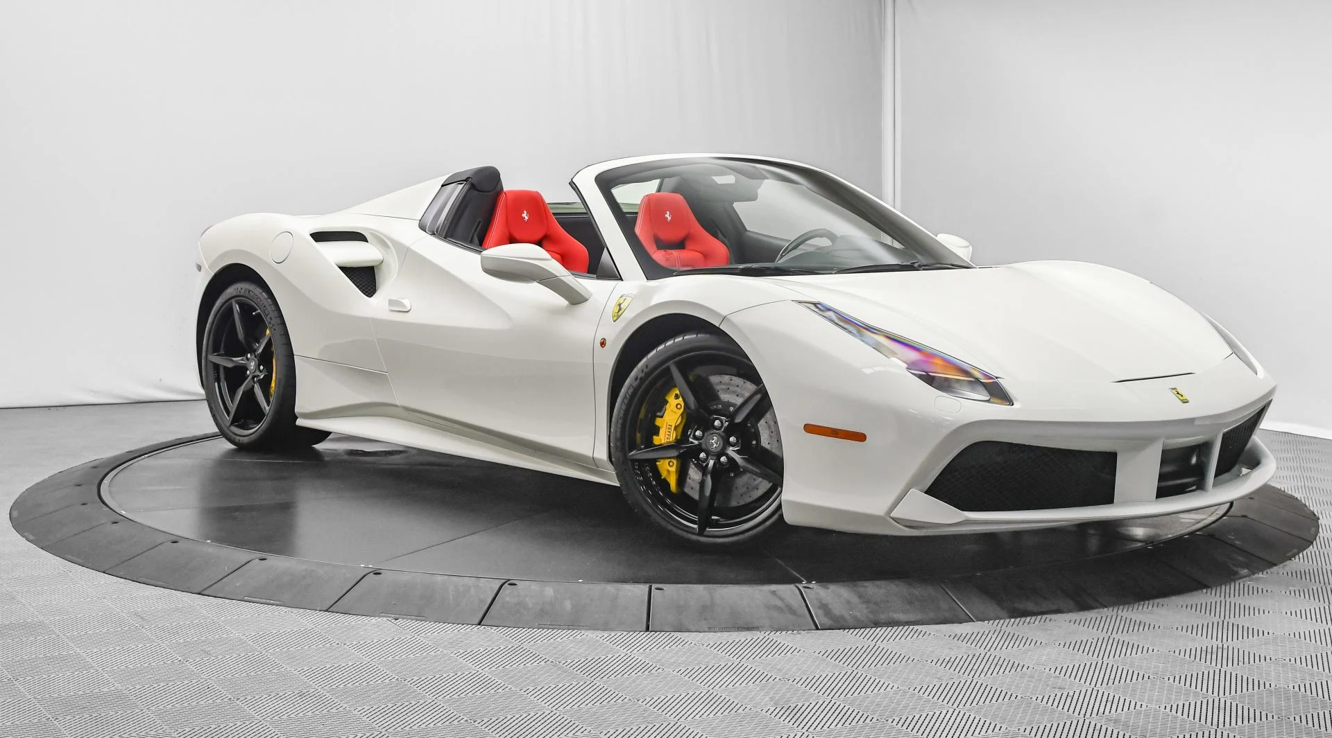 mph001_2397386490_Used_2016_Ferrari_488_Spider_1750234818_a966cecbb0