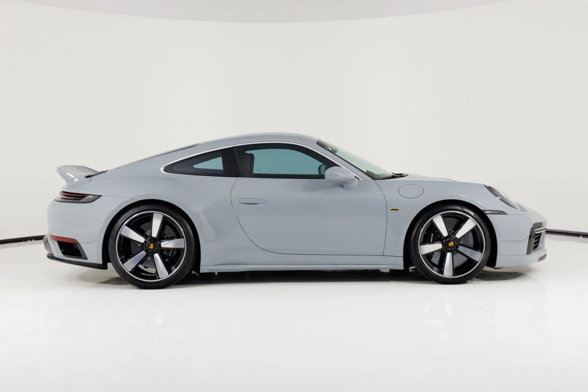 mph001_2400575475_Used_2023_Porsche_911_Sport_Classic_1775497631_8a8f438efe