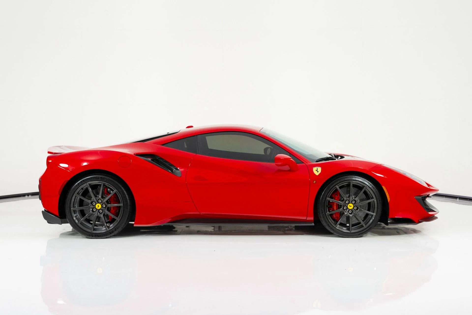 mph001_2400945635_Used_2019_Ferrari_488_Pista_1760379304_66b9f95f70