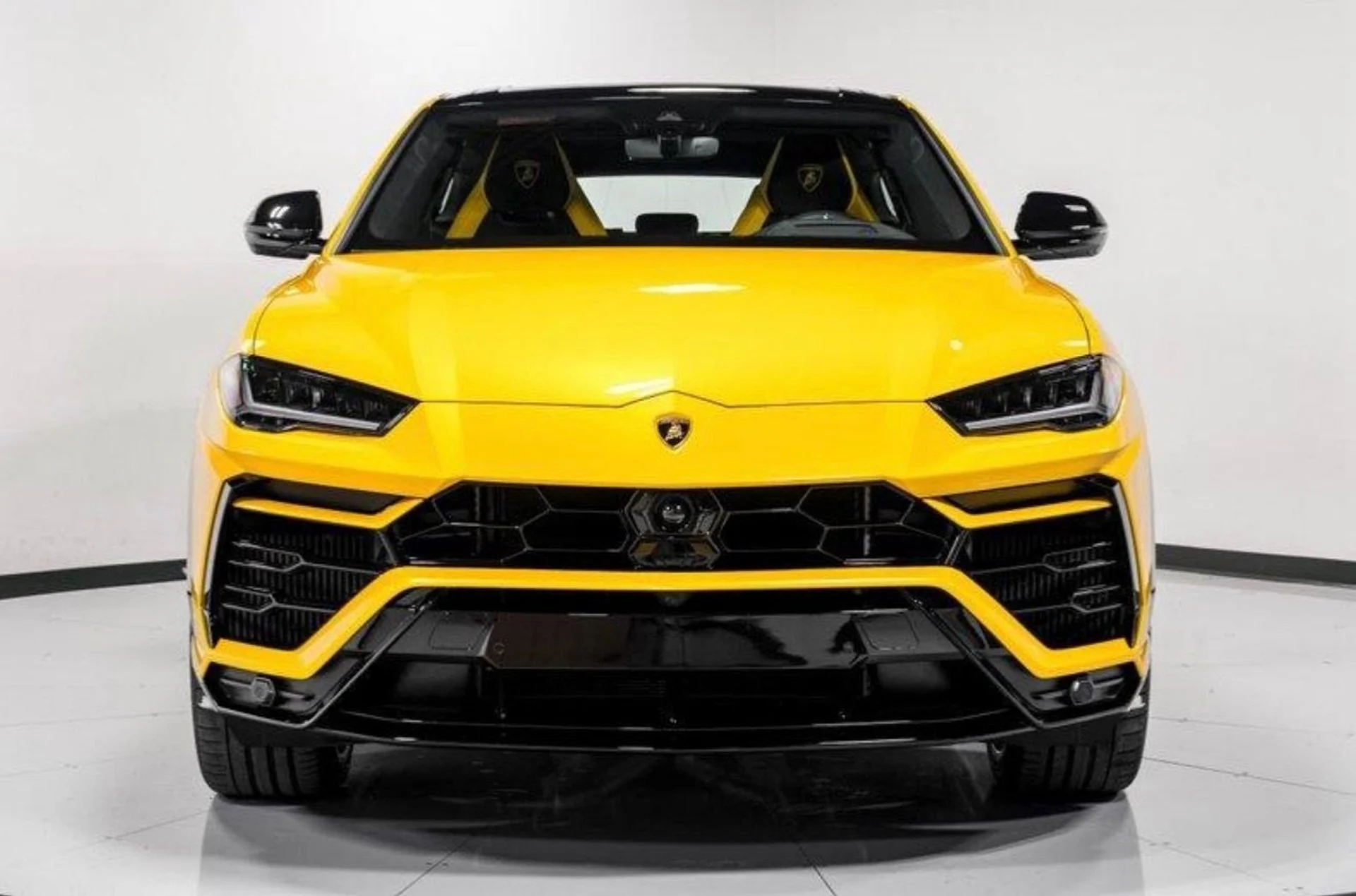 mph001_2402183646_Used_2021_Lamborghini_Urus_1769032738_9bde776817