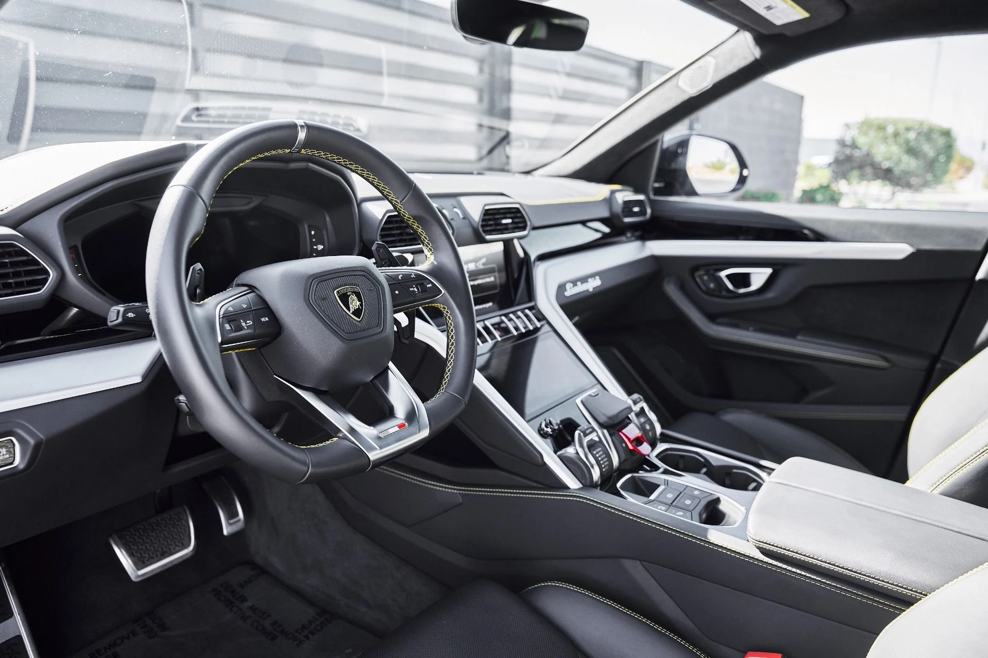 mph001_2405549297_Used_2024_Lamborghini_Urus_S_1780082812_708a6bdf62